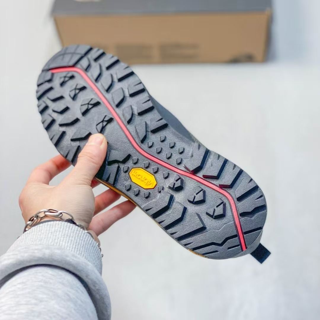 HO1318    NORTH FACE_$75 gallery