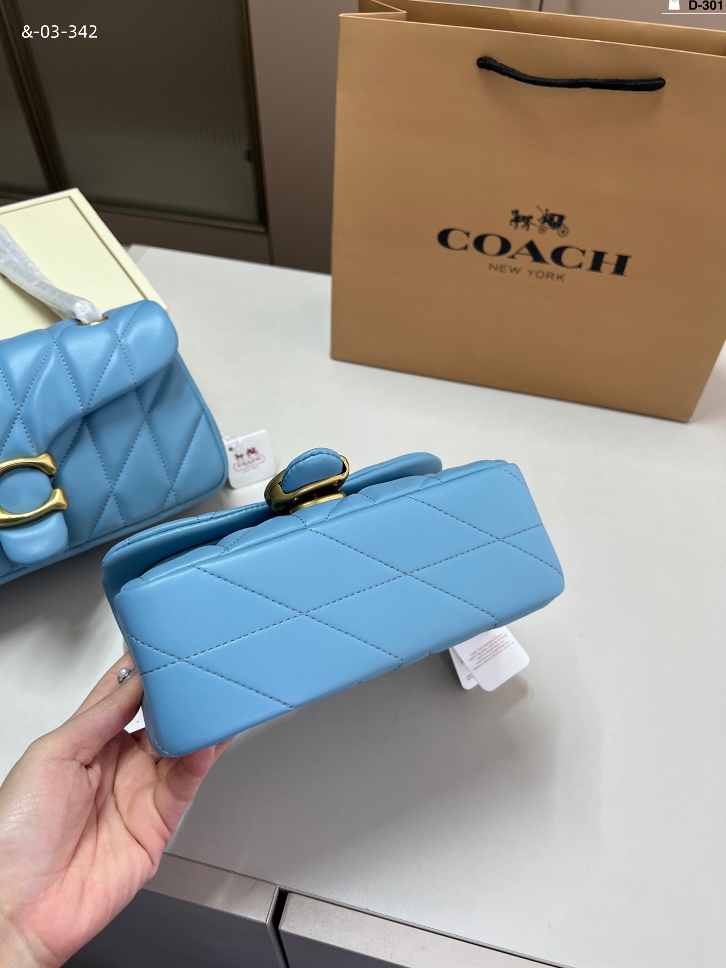 HO644   Coach_big$72.99     small$70.88 gallery