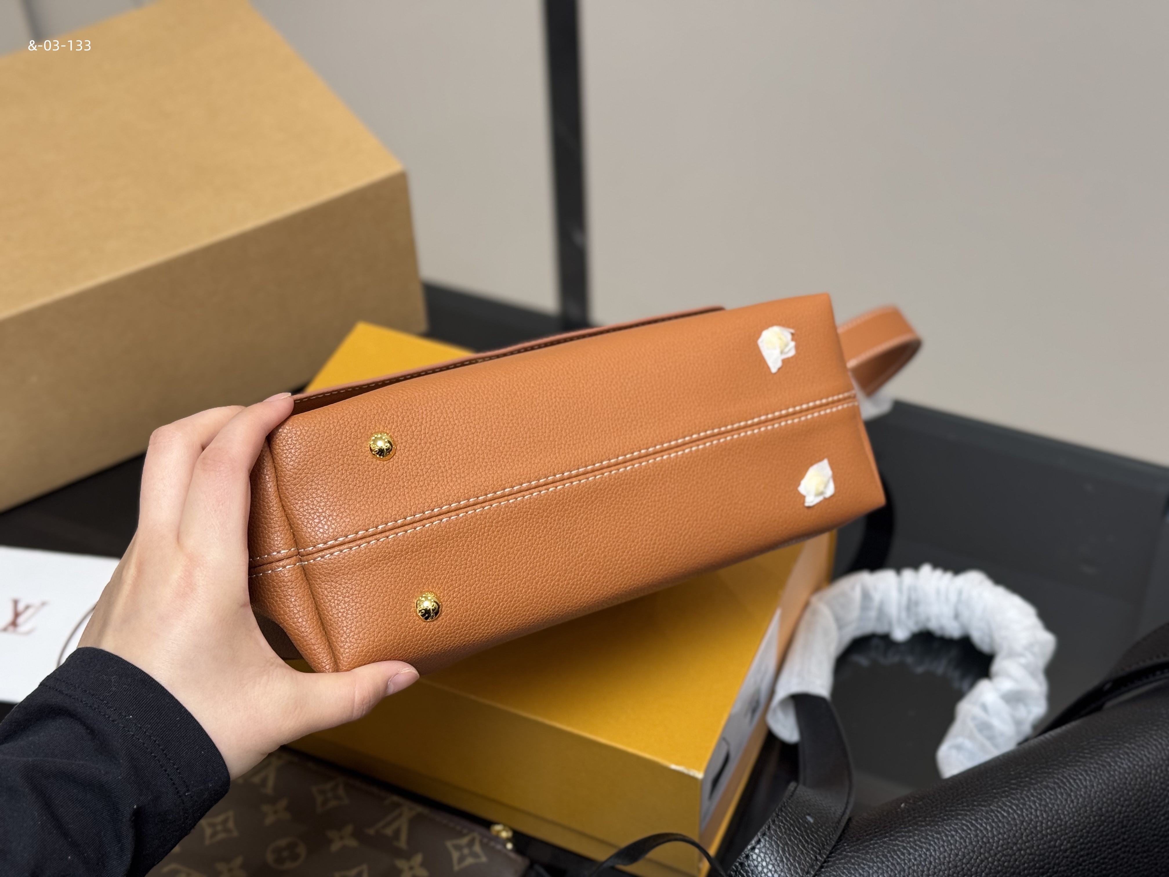 HO817    LV_$65 gallery