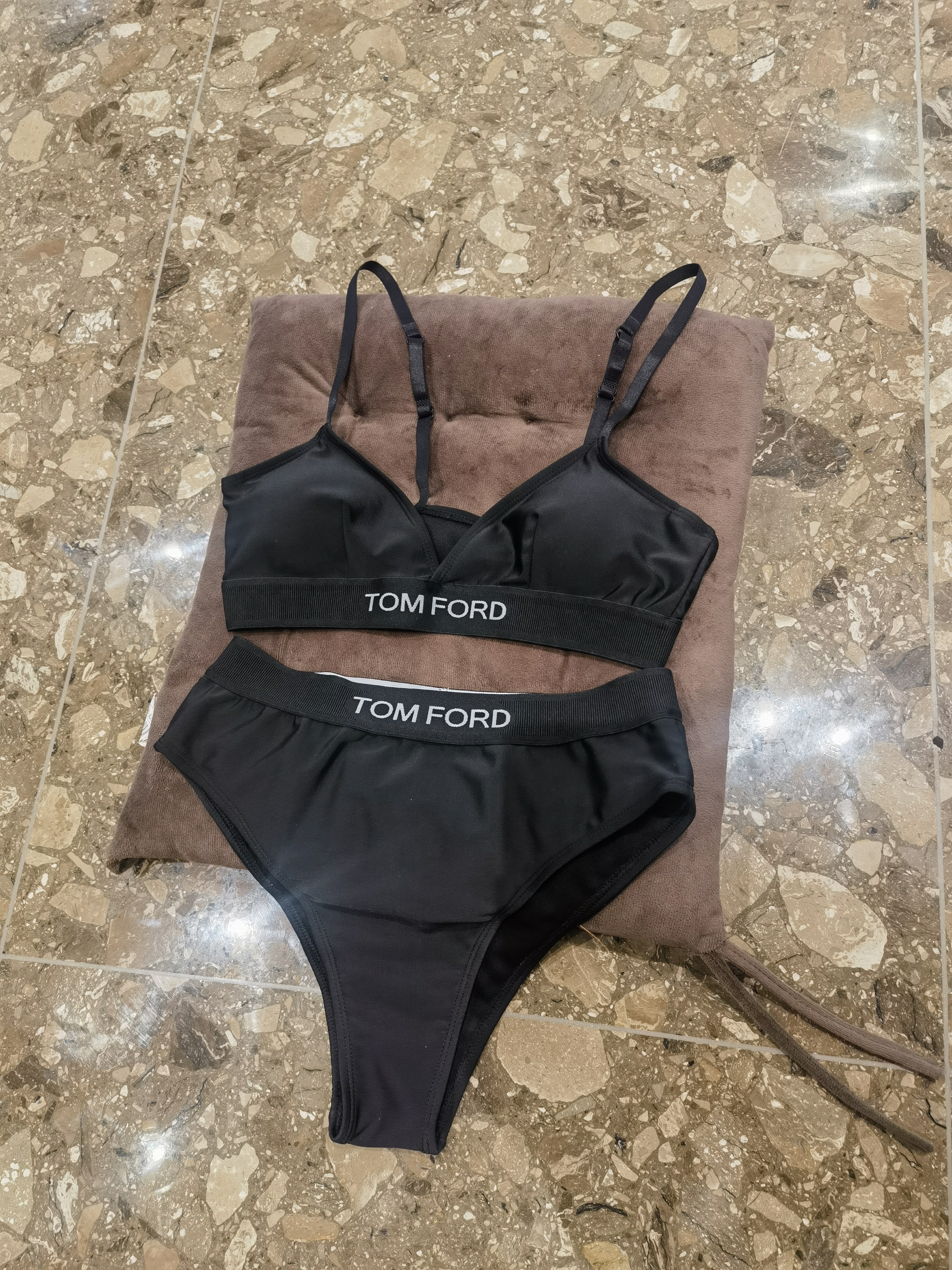AN4844  TOM FORD 32.99$ gallery