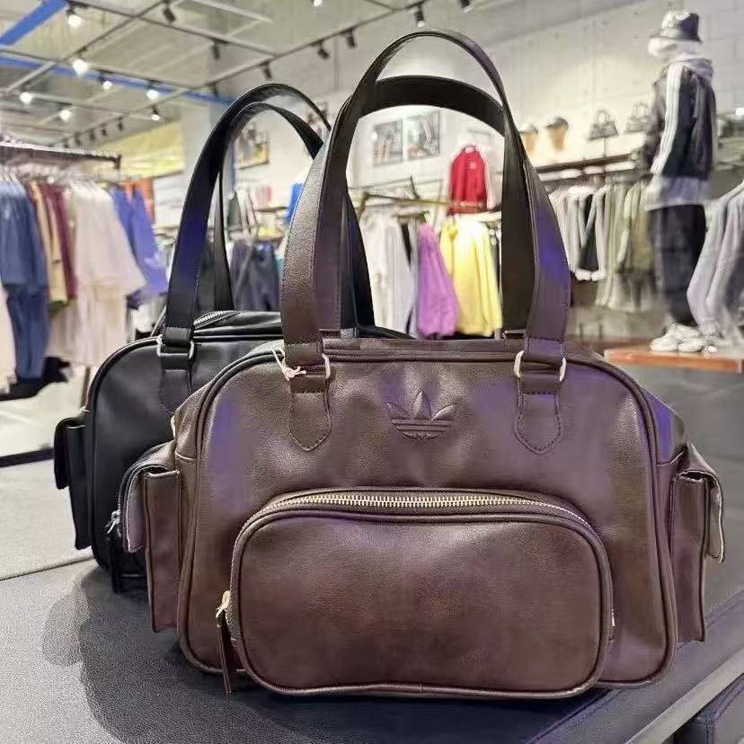 AN5591 adidas  36.99$  119.99 gallery