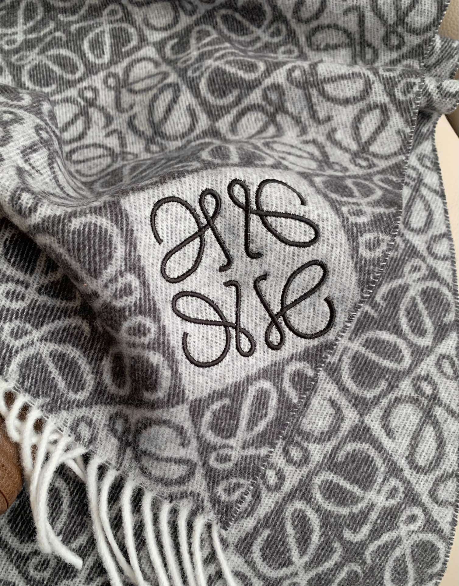 AN6007    loewe   32.99$ gallery