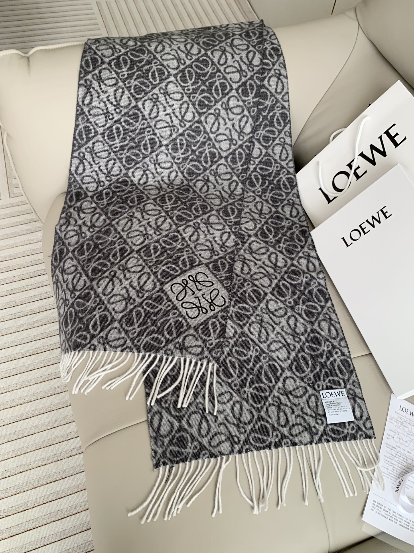 AN6007    loewe   32.99$ gallery
