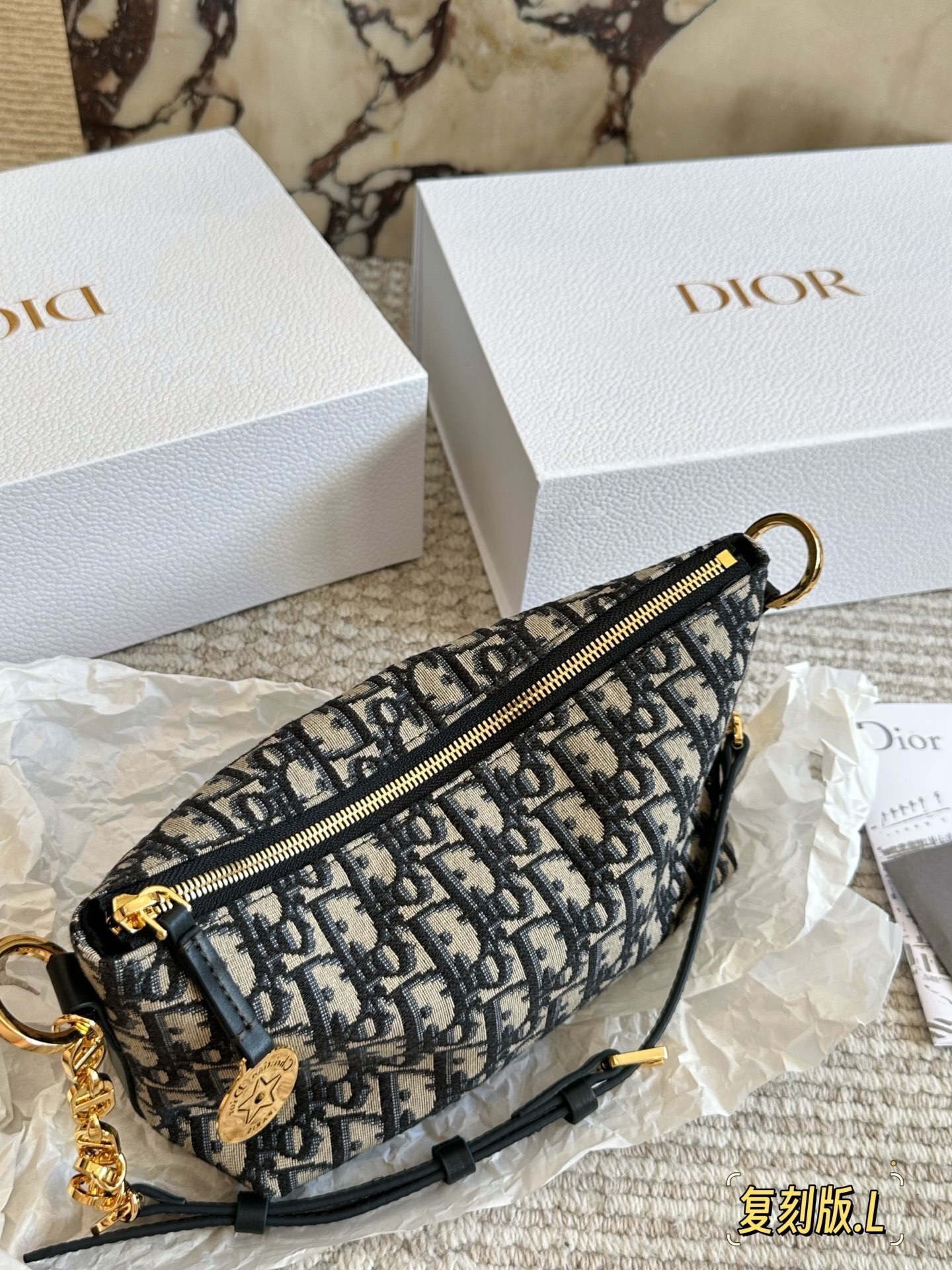 AN6011  DIOR  59.99$ gallery