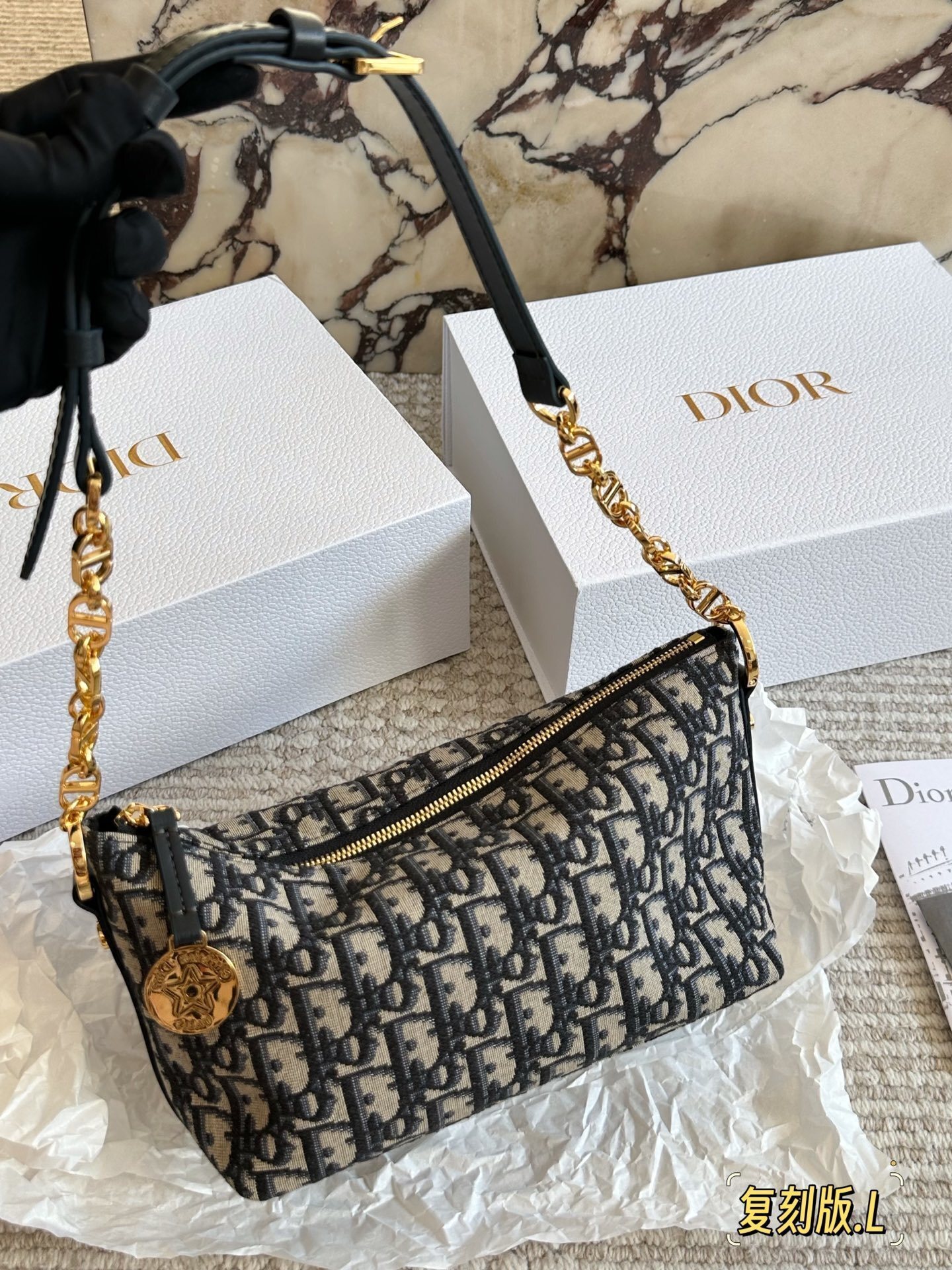 AN6011  DIOR  59.99$ gallery