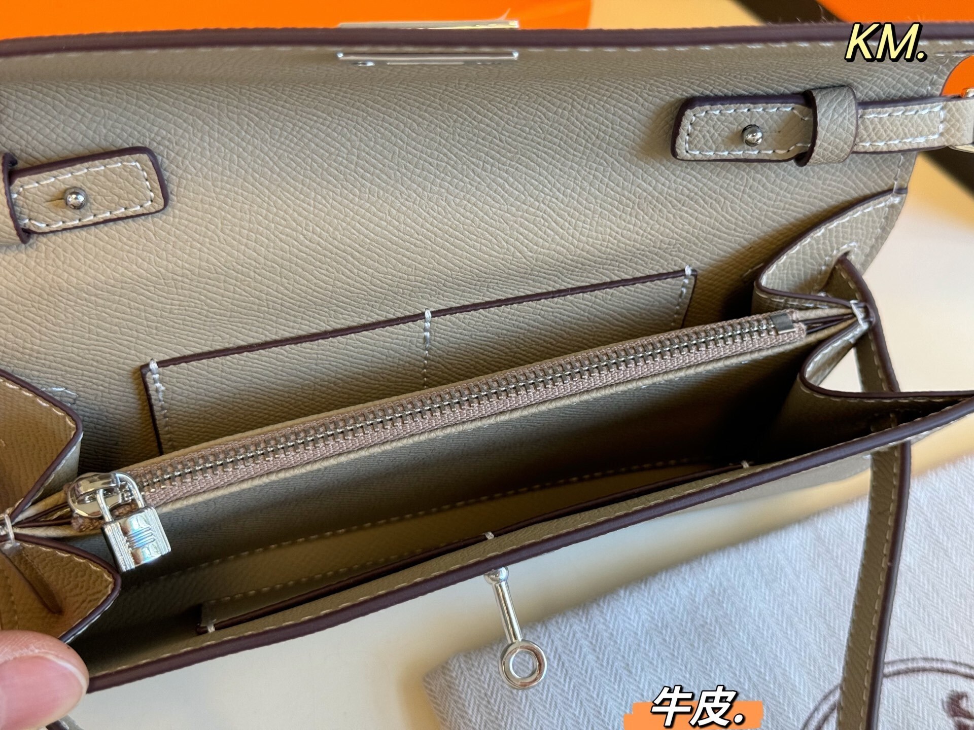 AN6012  HERMES   59.99$ gallery