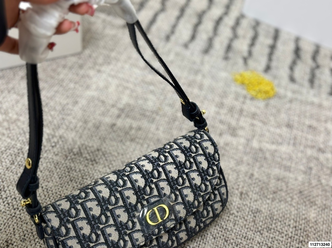 AN6013 DIOR 58.99$ gallery