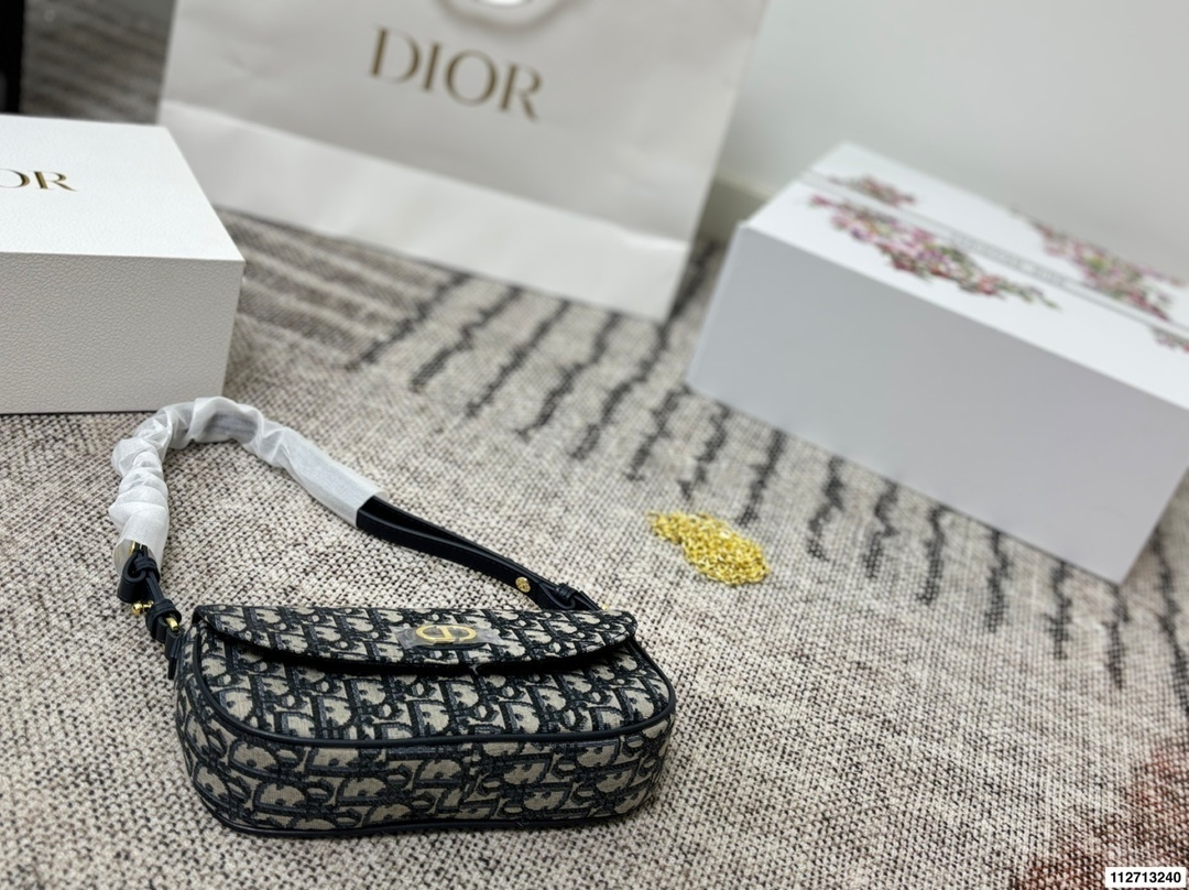 AN6013 DIOR 58.99$ gallery