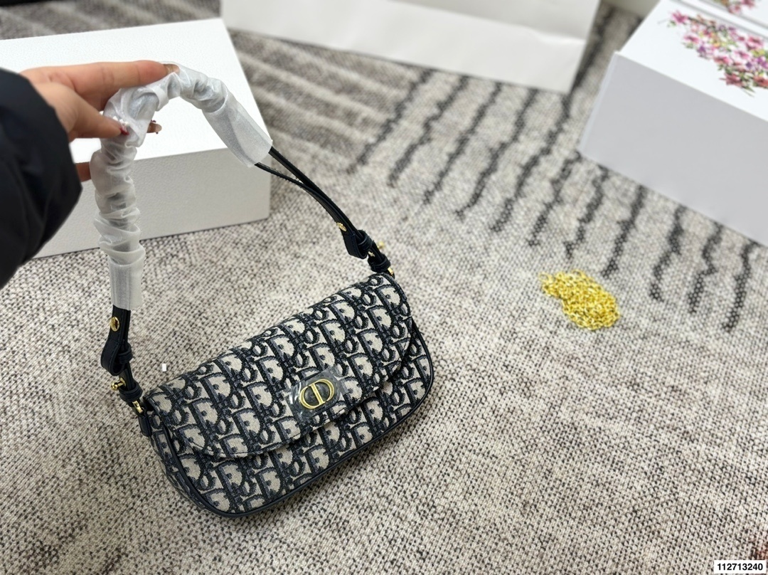 AN6013 DIOR 58.99$ gallery