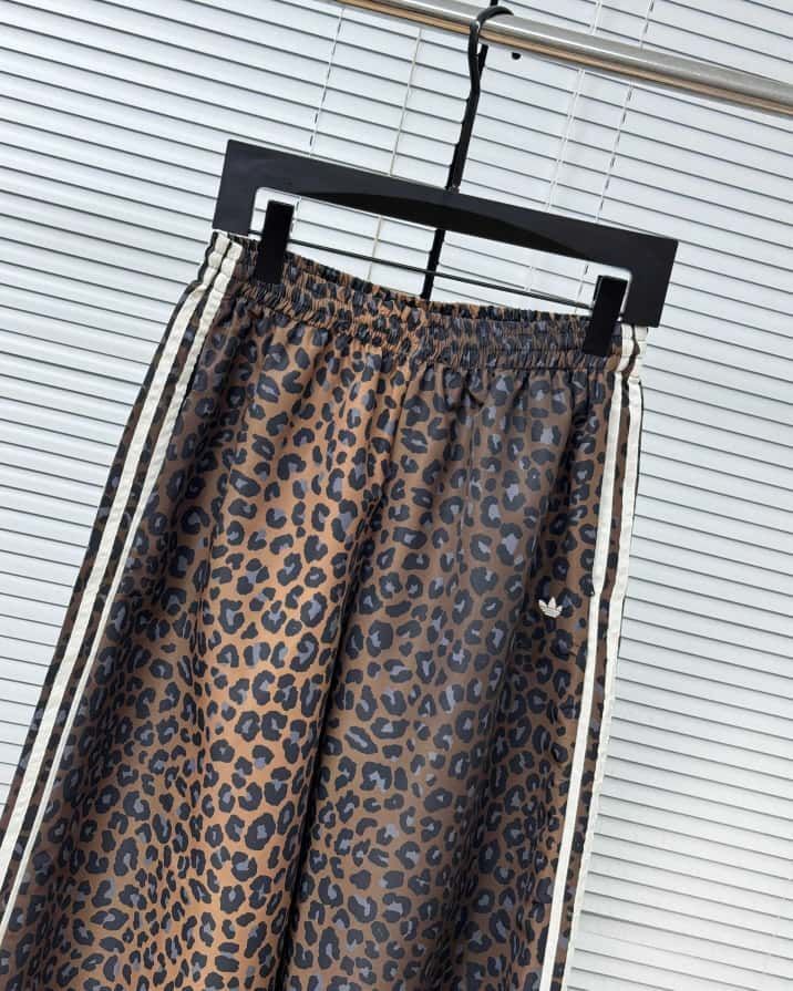 AN6024  adidas 46.99$ gallery