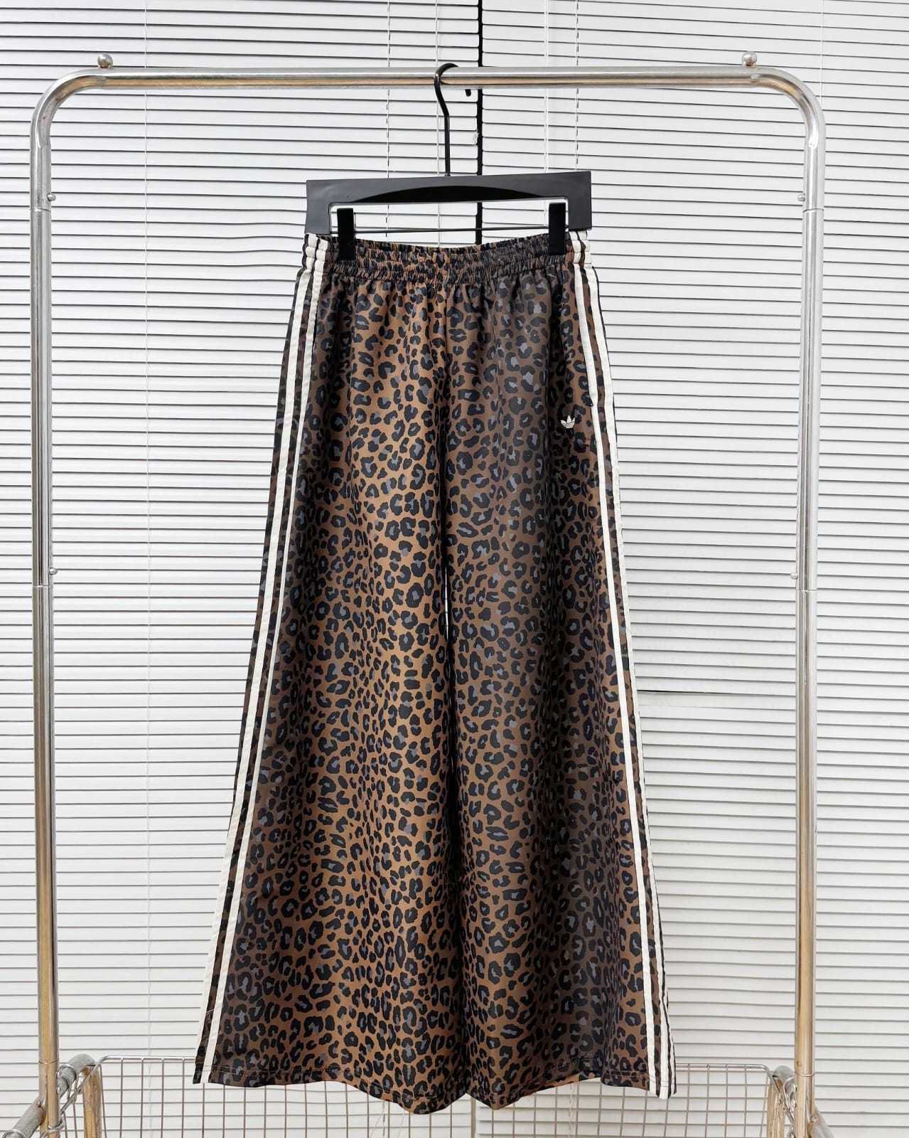 AN6024  adidas 46.99$ gallery