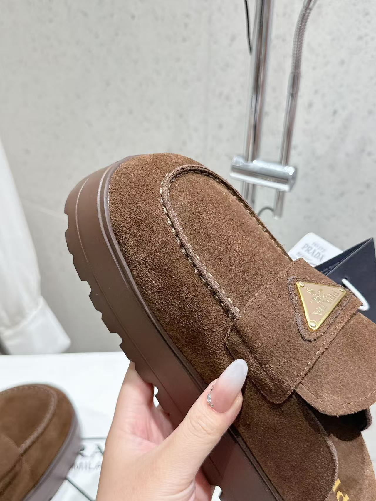 AN6035  prada  89.99$ gallery