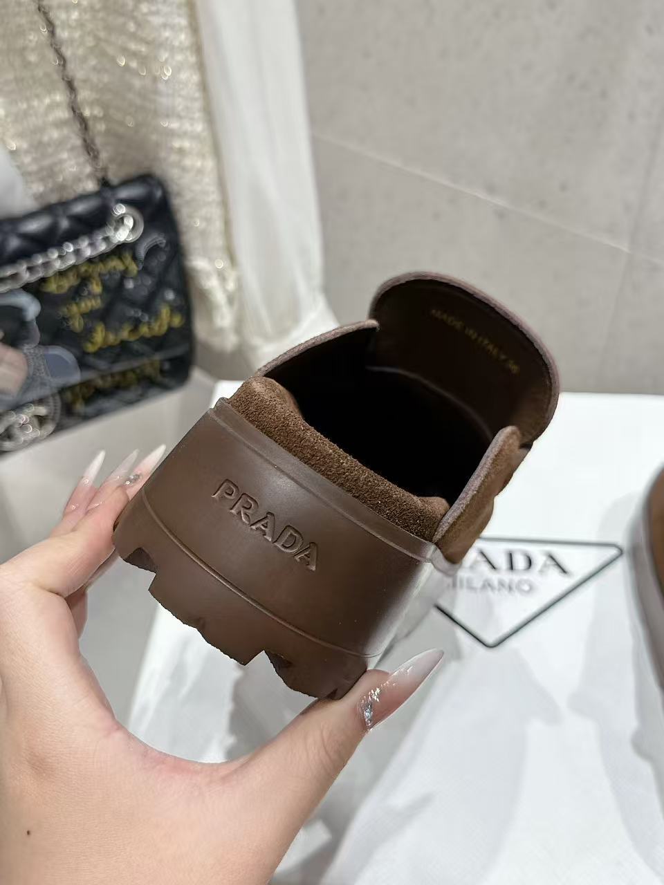 AN6035  prada  89.99$ gallery