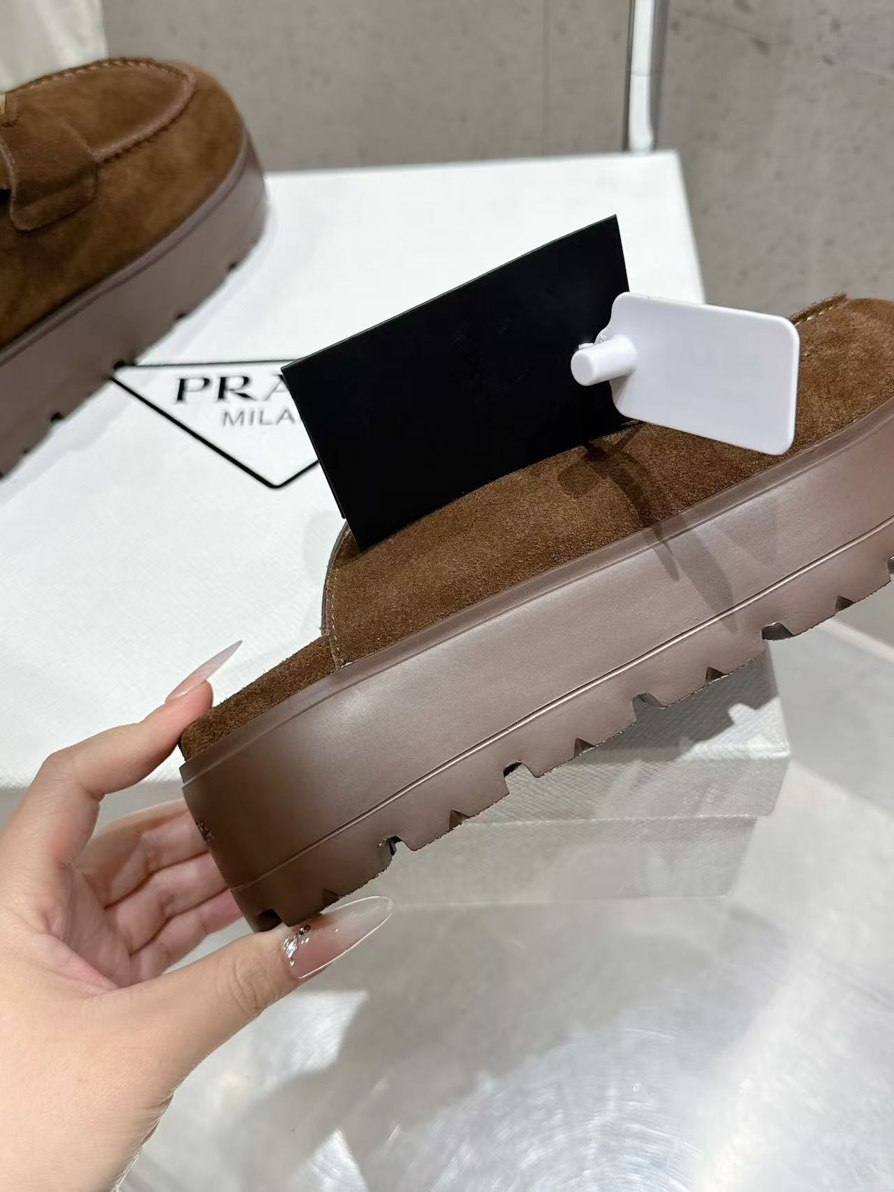 AN6035  prada  89.99$ gallery