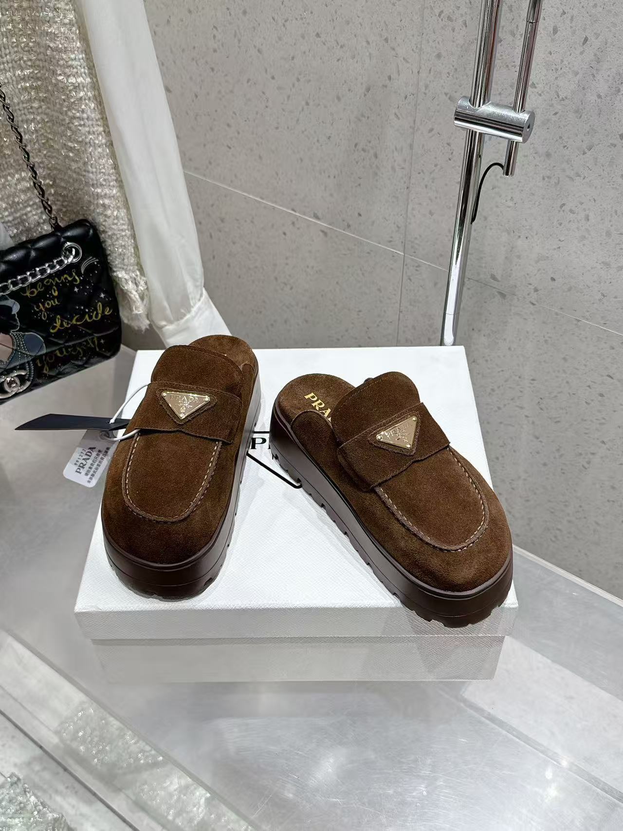 AN6035  prada  89.99$ gallery