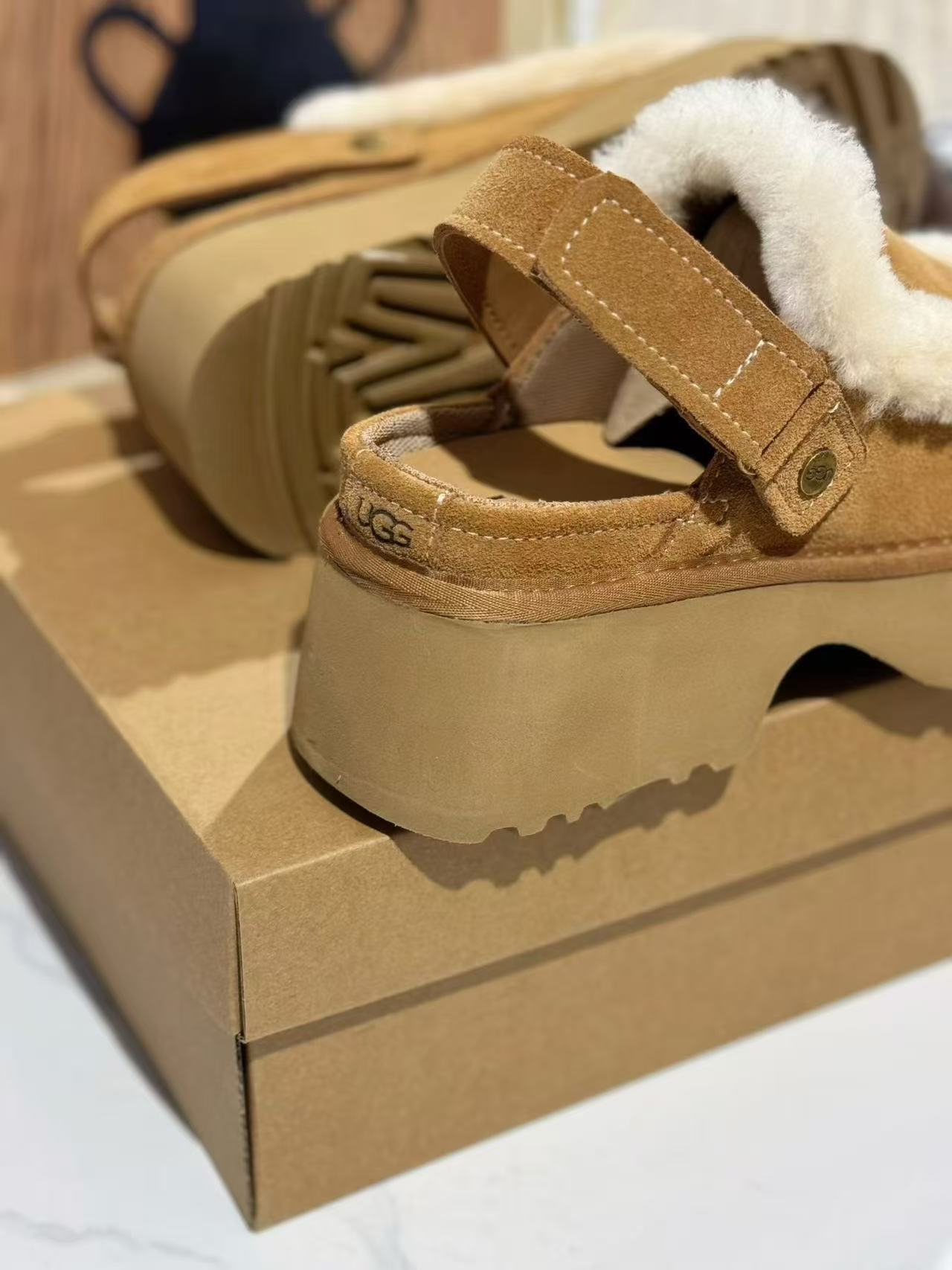 AN6046 UGG  79.99$ gallery