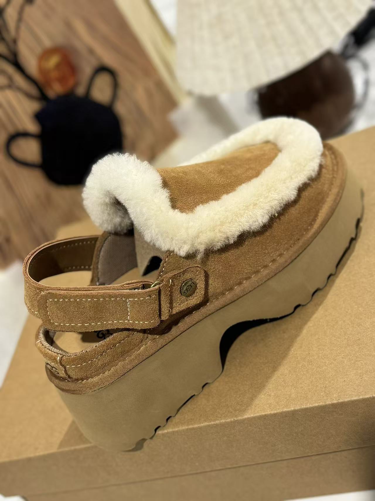AN6046 UGG  79.99$ gallery