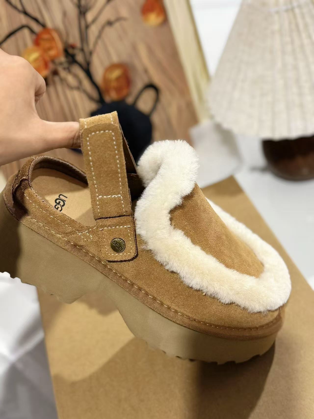 AN6046 UGG  79.99$ gallery