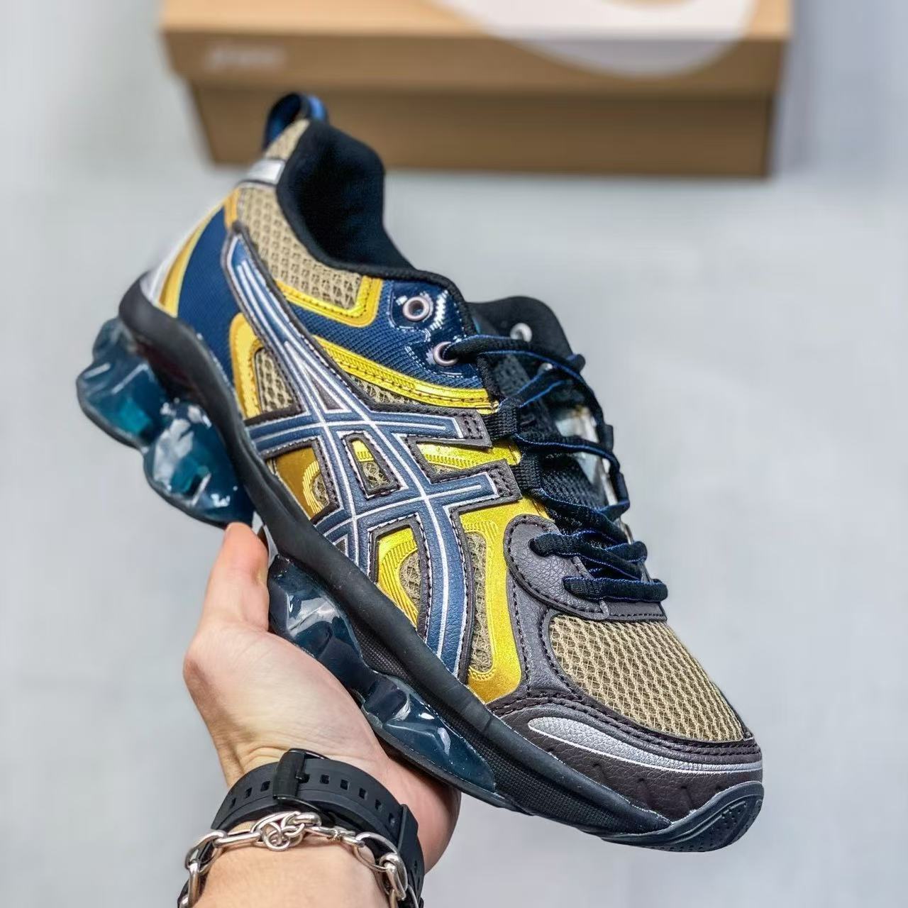 AN6047  ASICS 59.99$ gallery