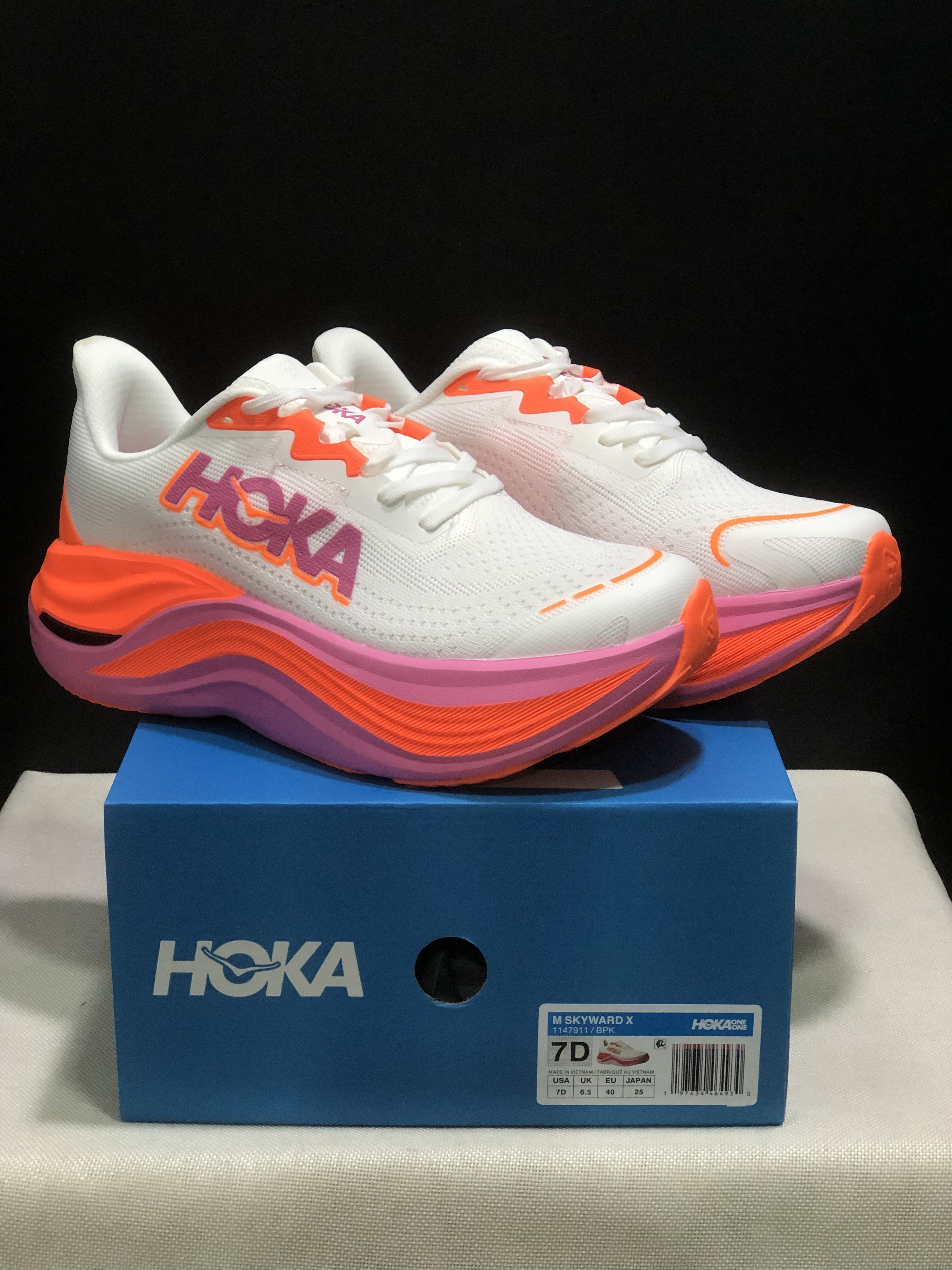 AN6049  HOKA  55.99$ gallery