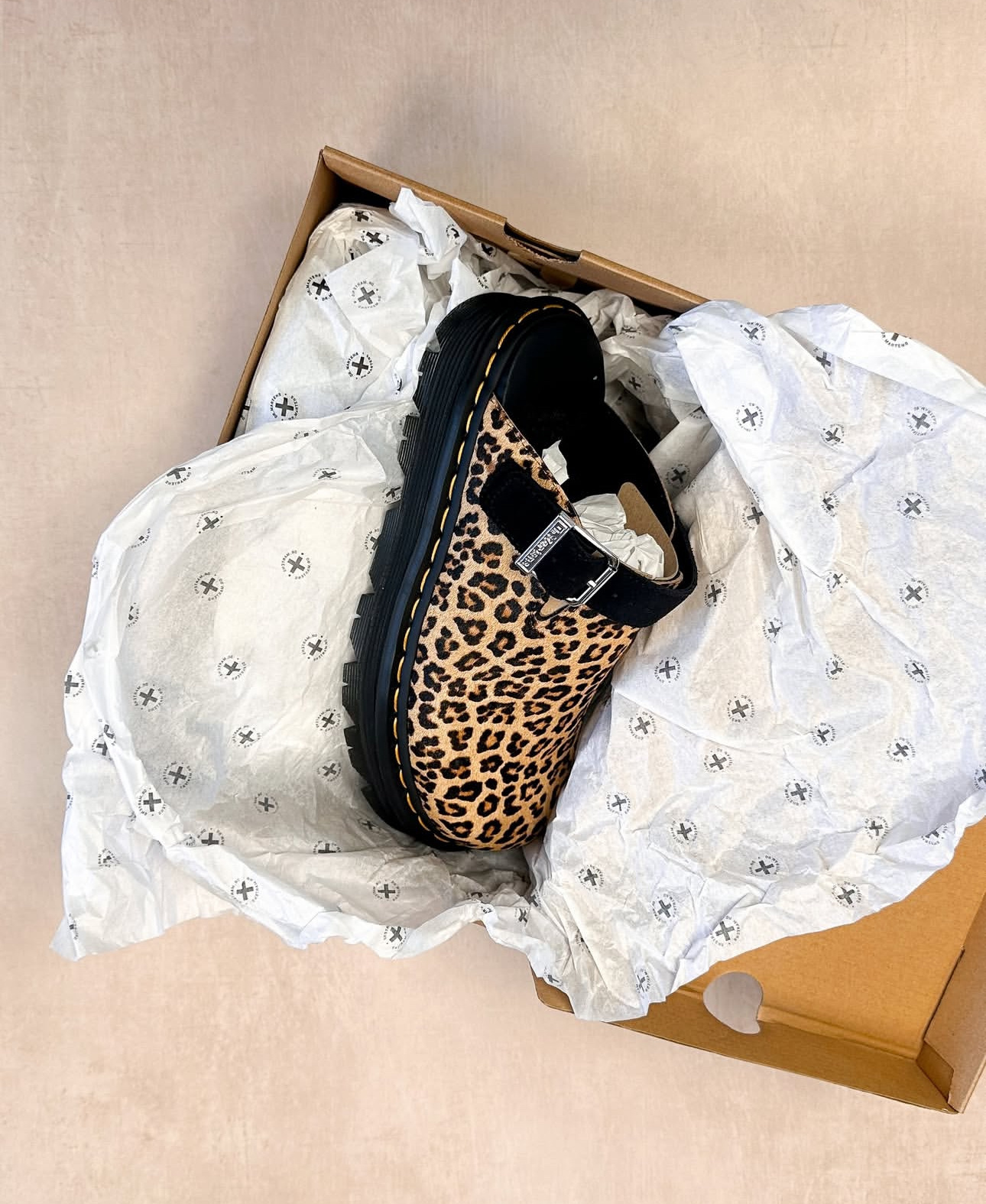 AN6064  G2C3 Dr.Martens Zebzag 67.99$ gallery