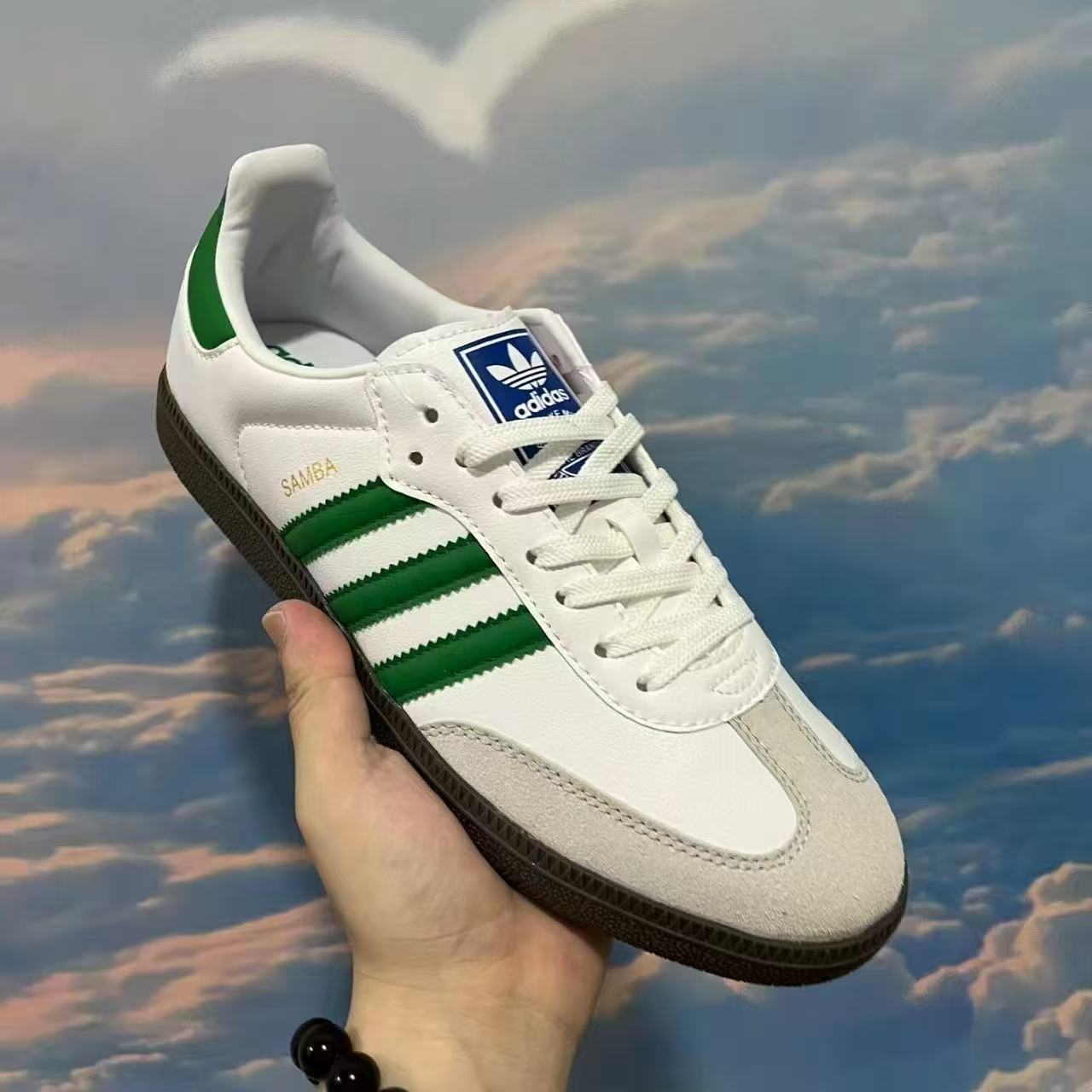 AN6067  adidas  49.99$ gallery