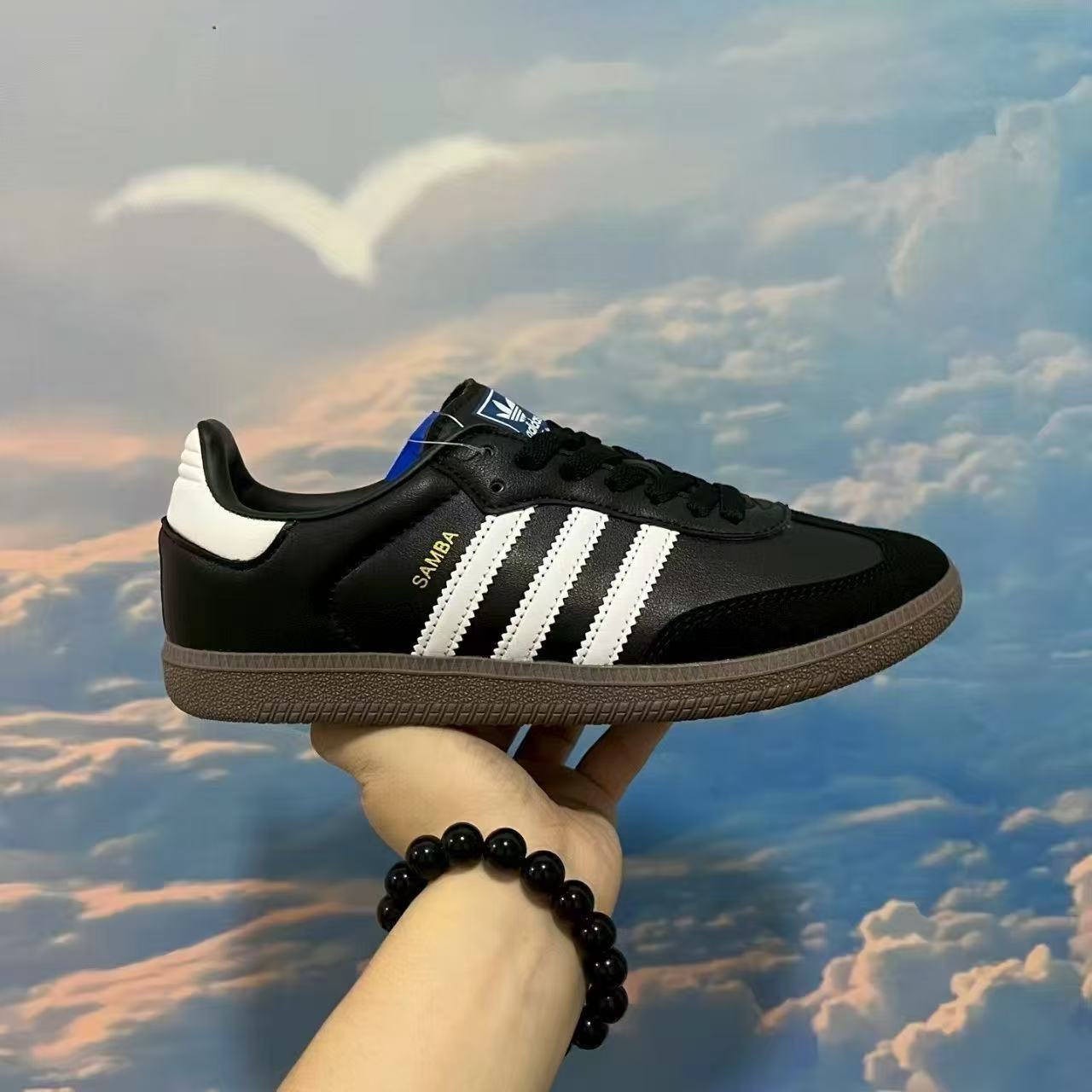 AN6067  adidas  49.99$ gallery