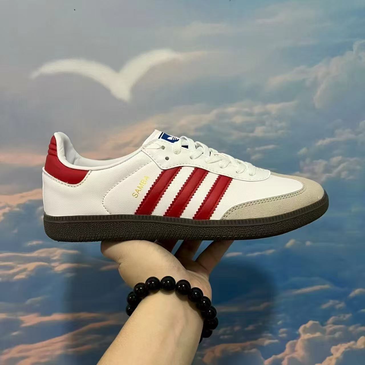 AN6067  adidas  49.99$ gallery