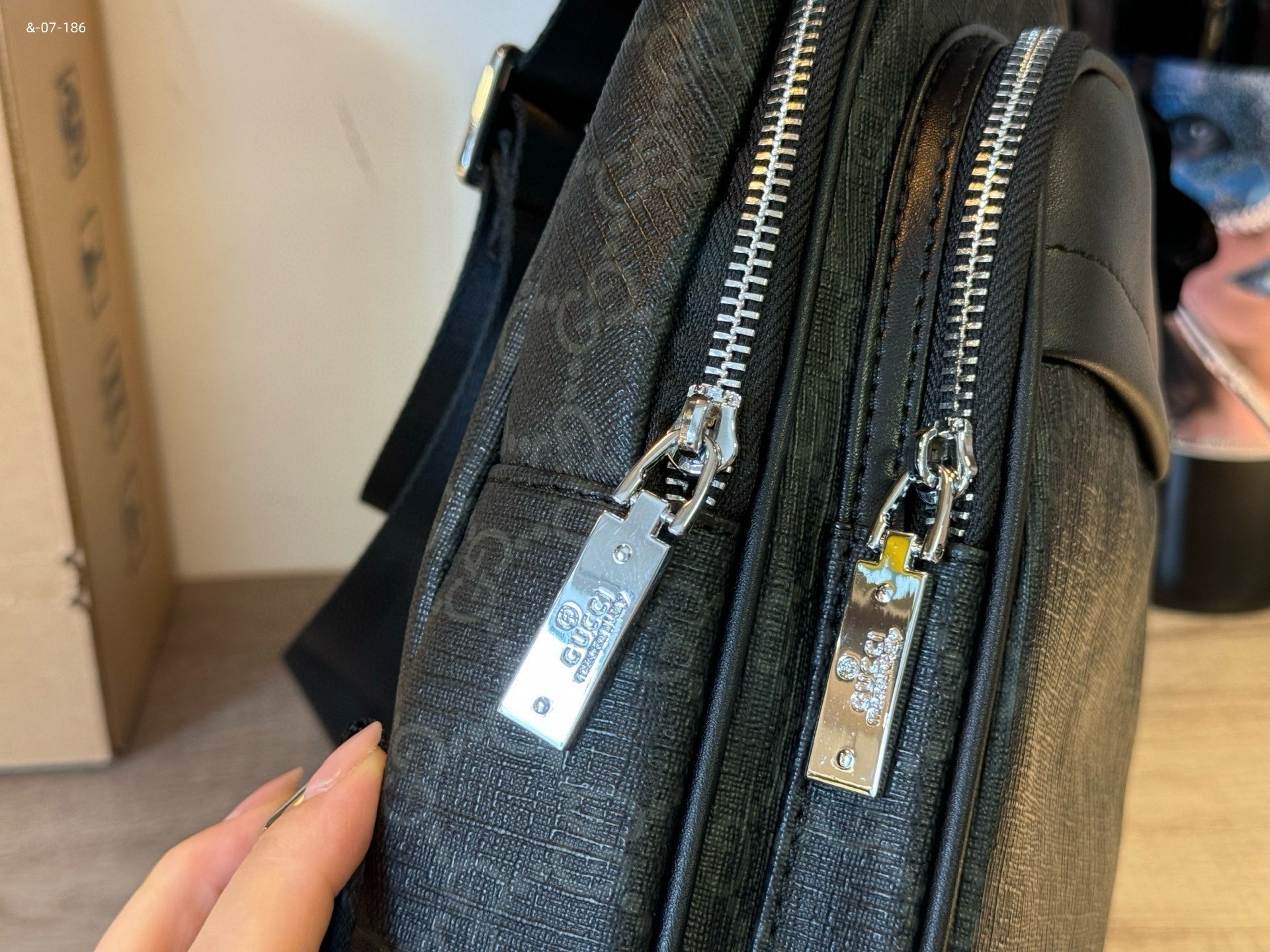 AN6069  GUCCI   59.99$ gallery