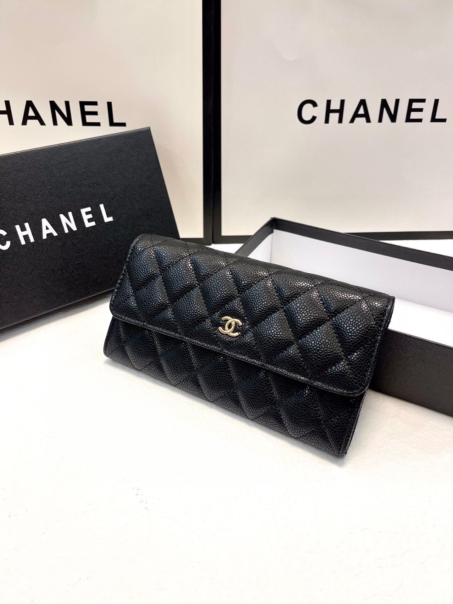 AN6075  CHANEL  49.99$ gallery