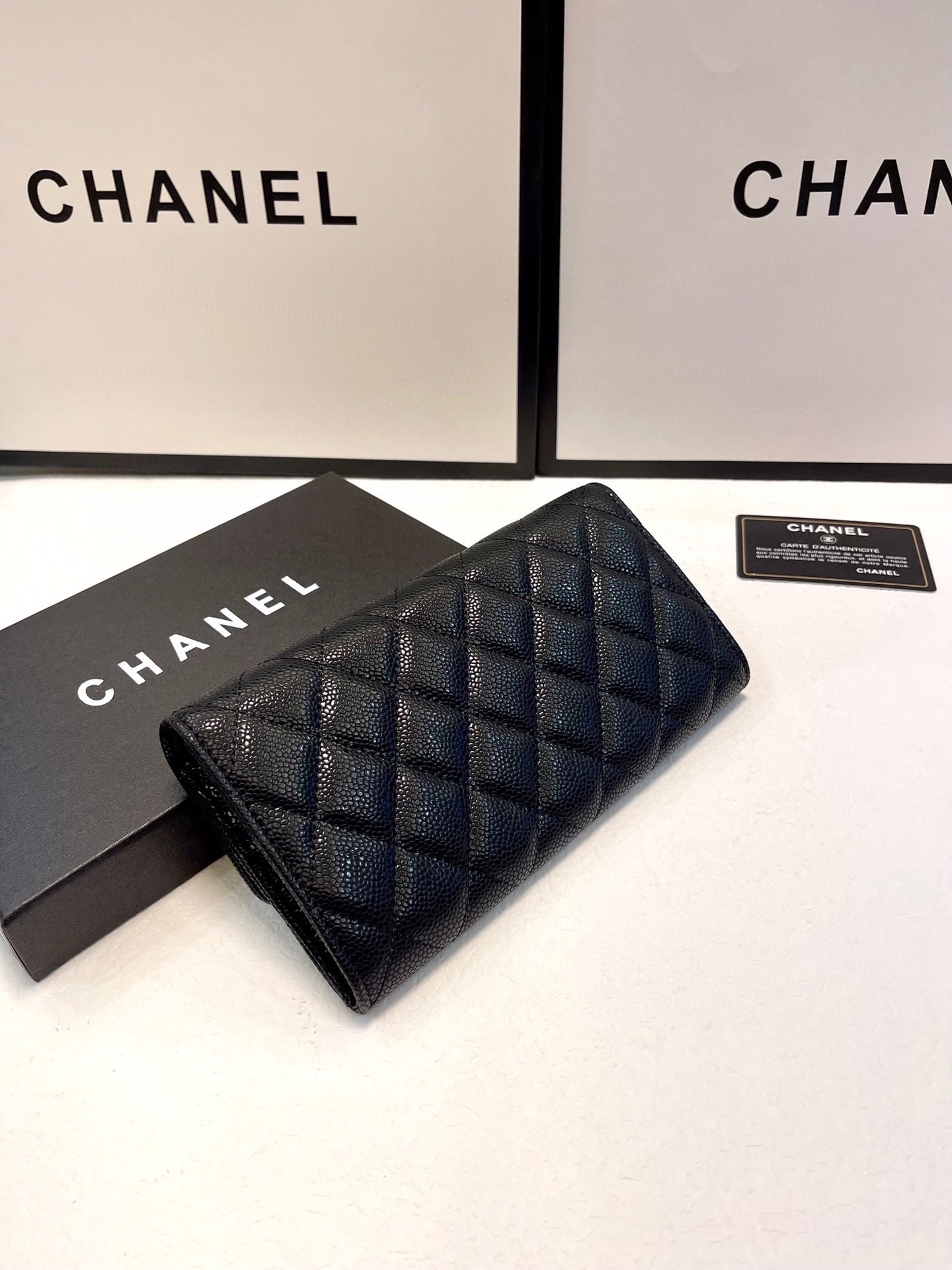 AN6075  CHANEL  49.99$ gallery
