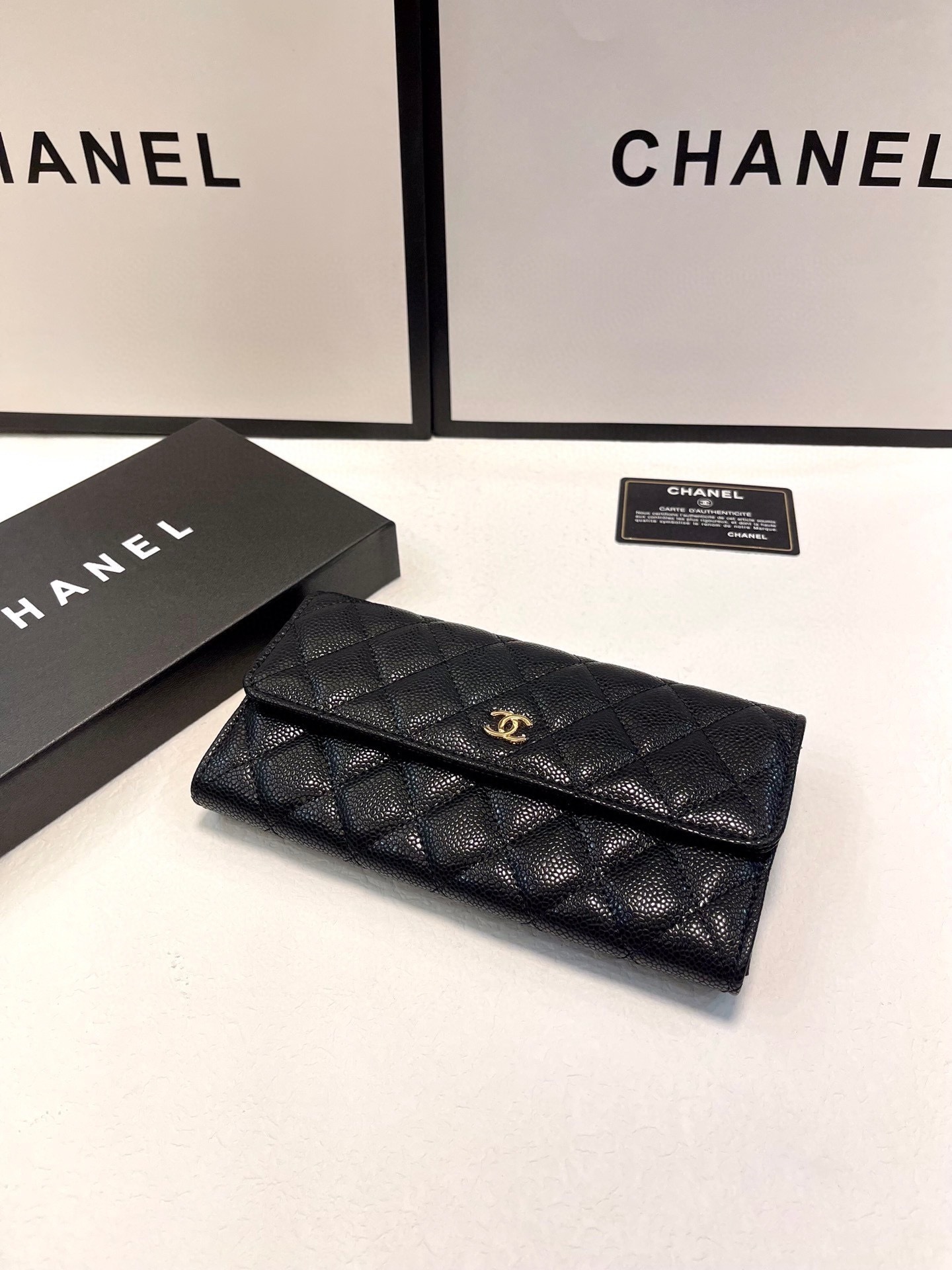 AN6075  CHANEL  49.99$ gallery