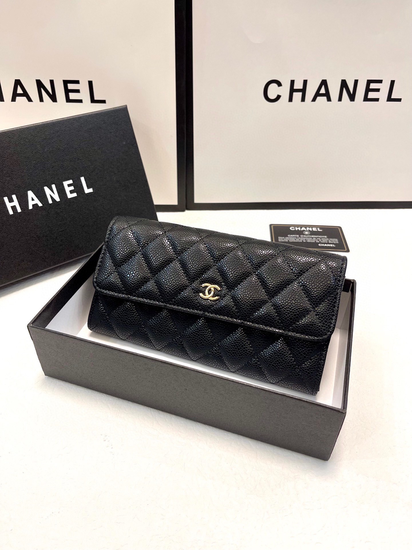 AN6075  CHANEL  49.99$ gallery