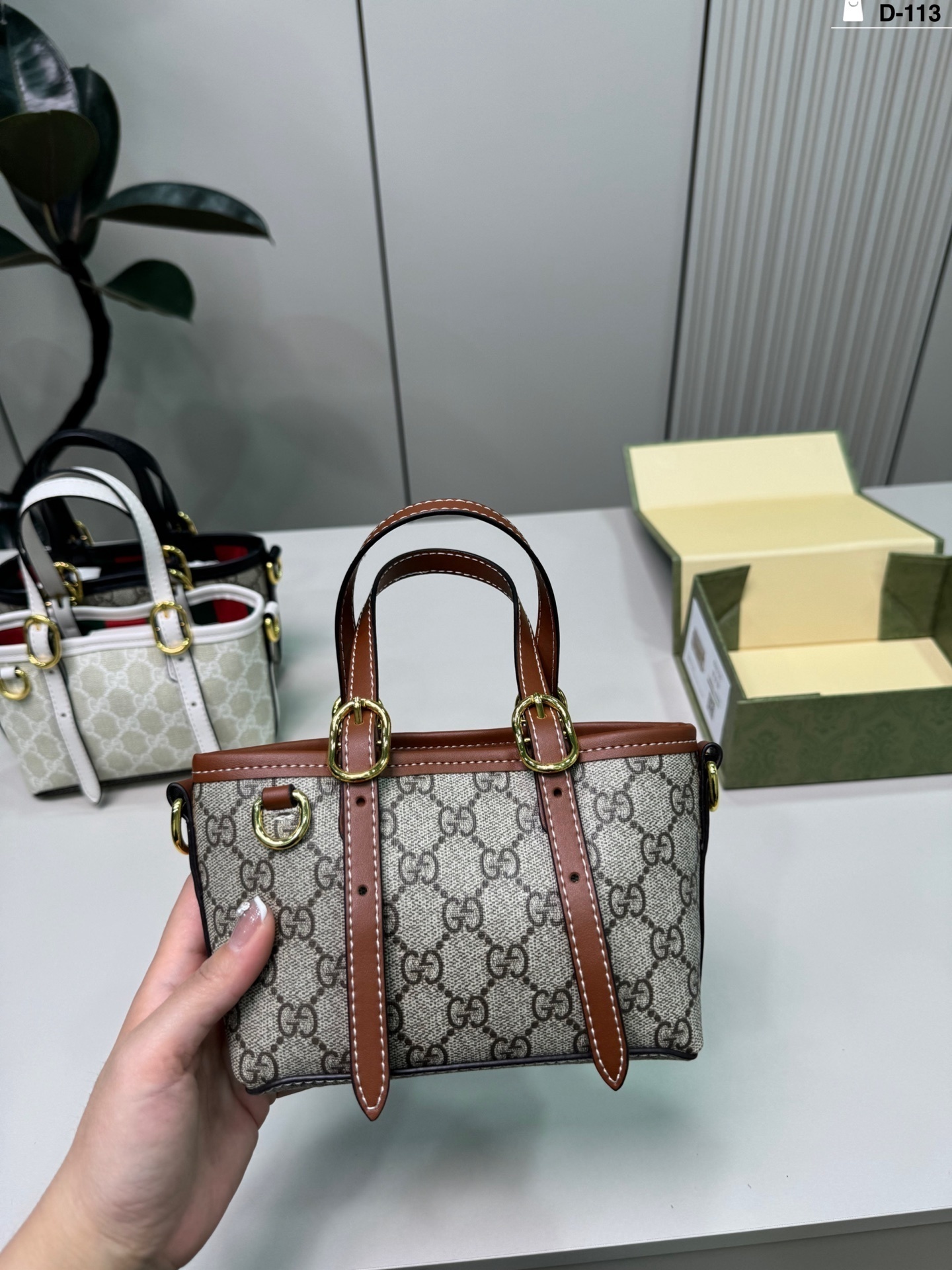 AN6084  GUCCI  68.99$ gallery