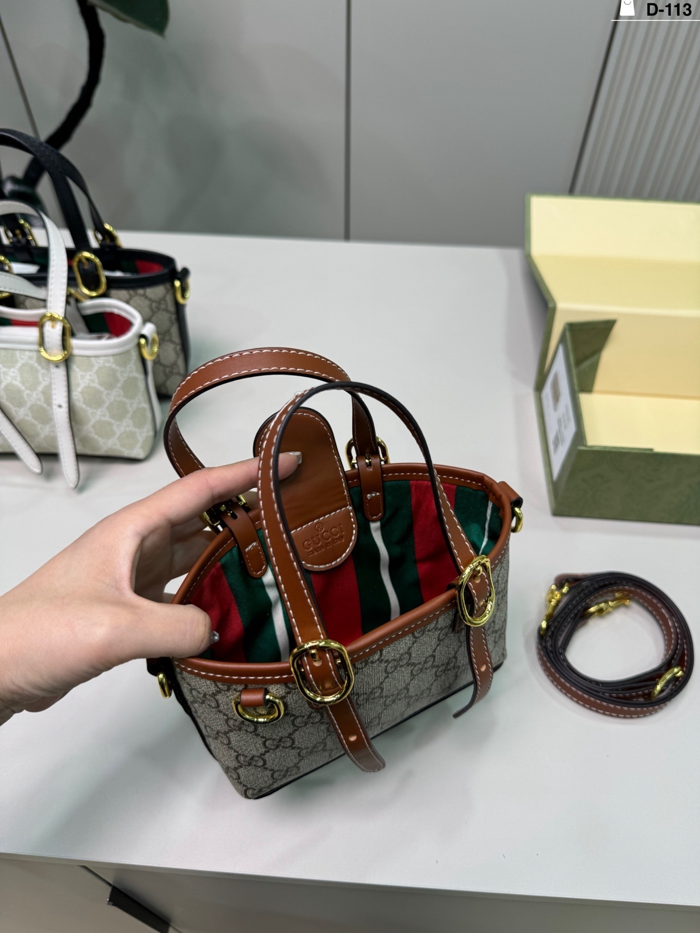 AN6084  GUCCI  68.99$ gallery