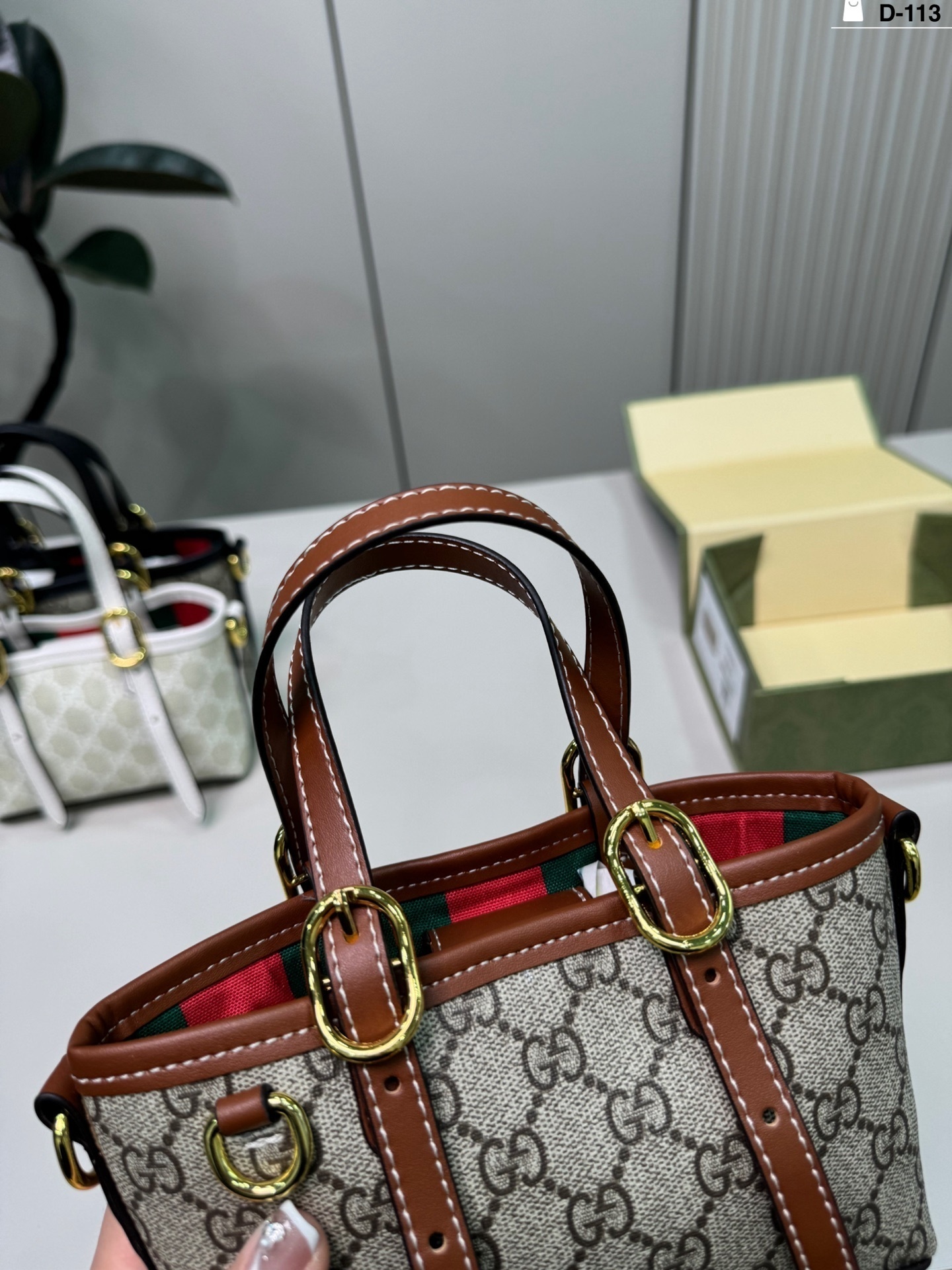 AN6084  GUCCI  68.99$ gallery