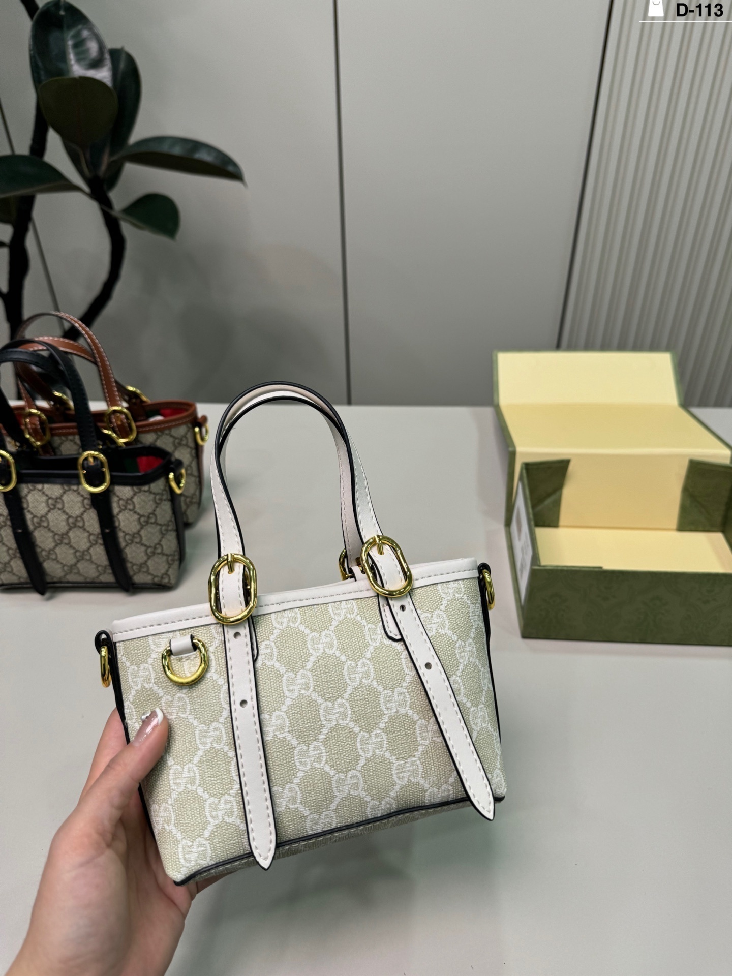 AN6084  GUCCI  68.99$ gallery