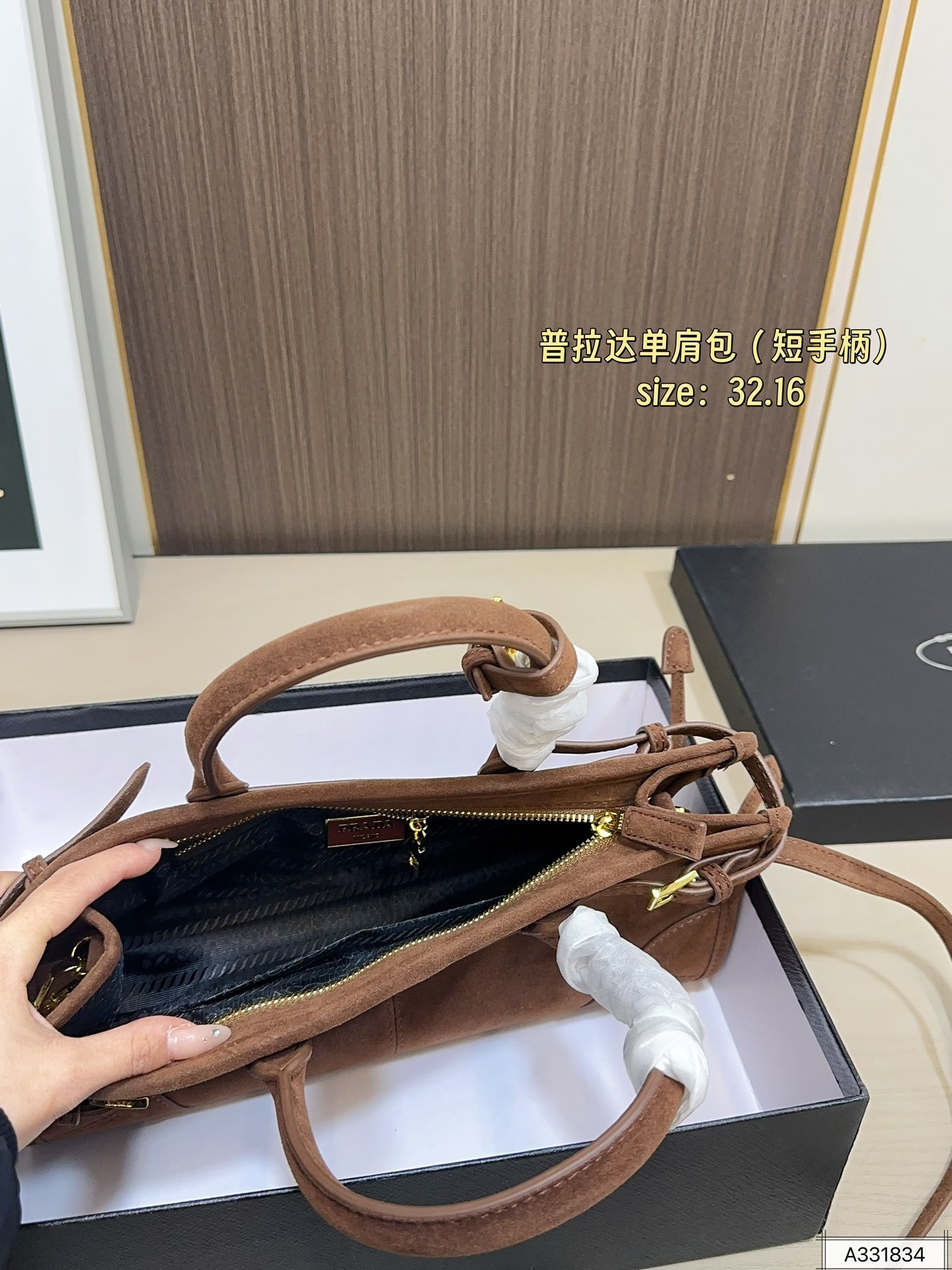 AN6086  PRADA 75.99$ gallery