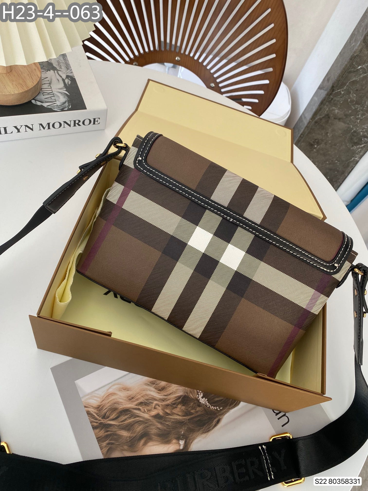 AN6091  Burberry 69.99$ gallery