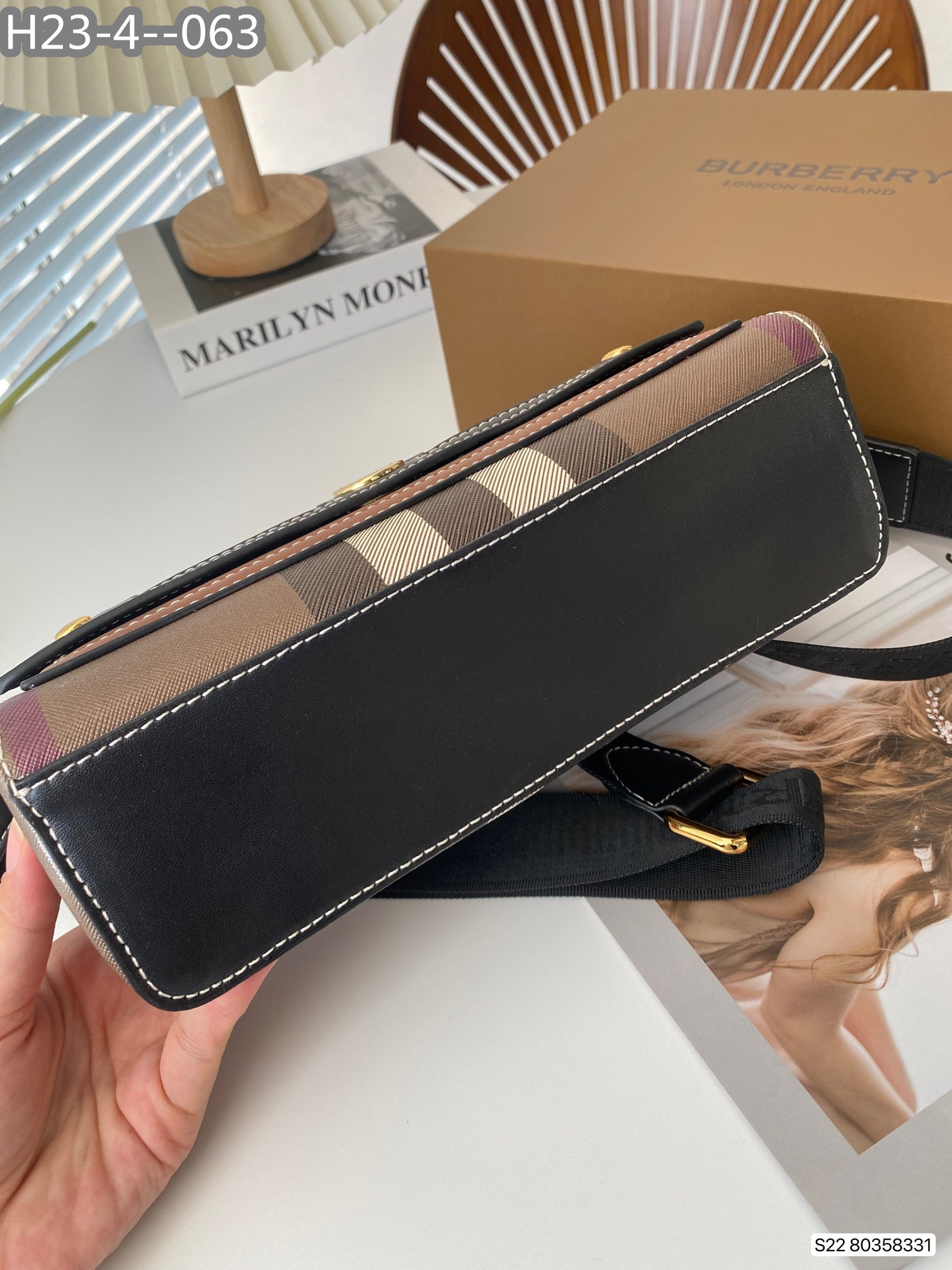 AN6091  Burberry 69.99$ gallery