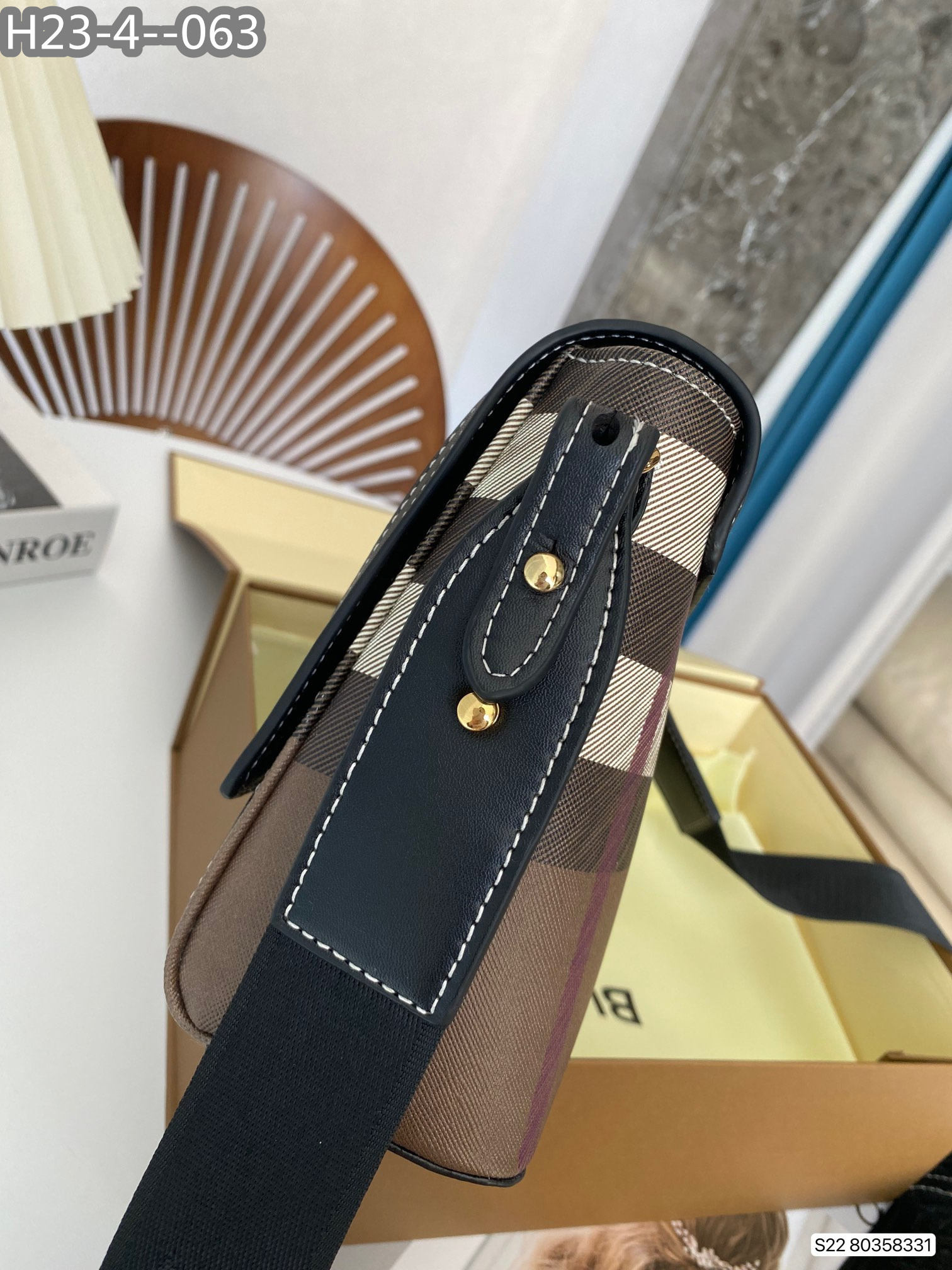 AN6091  Burberry 69.99$ gallery