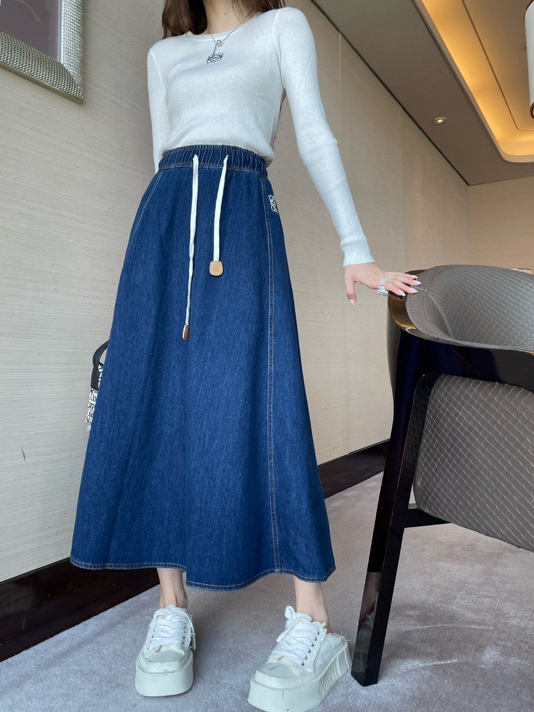 Jul4260 $52.75 LOEWE gallery