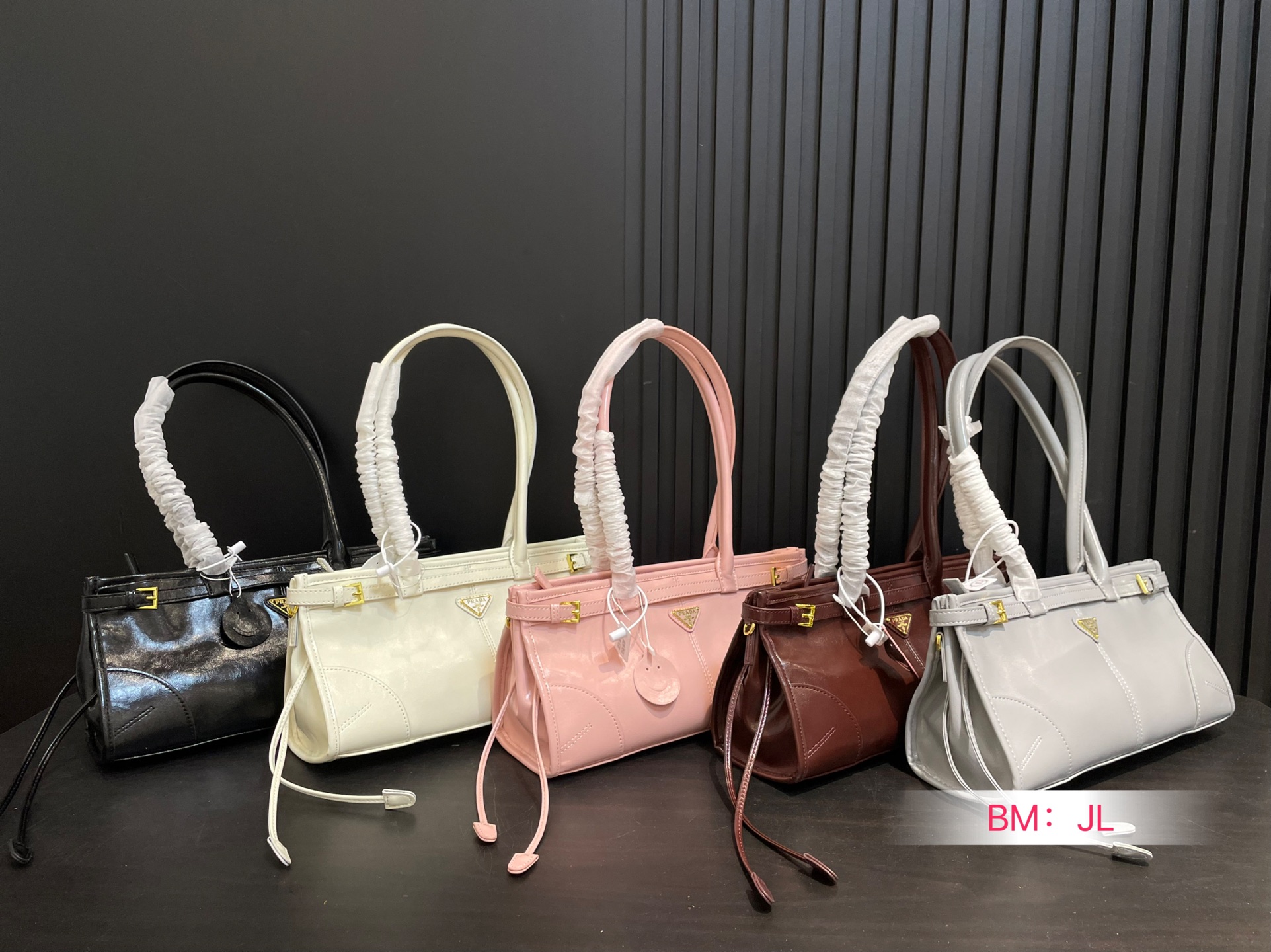Jul4875   GBB    prada      67.99$ gallery