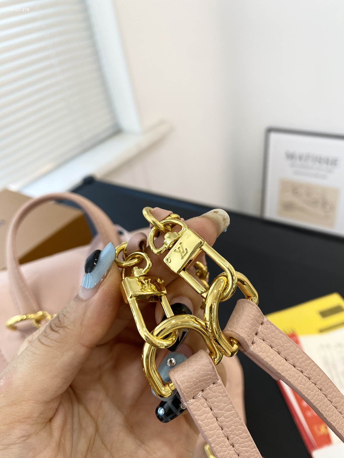 Jul5221        LV      59.99$ gallery