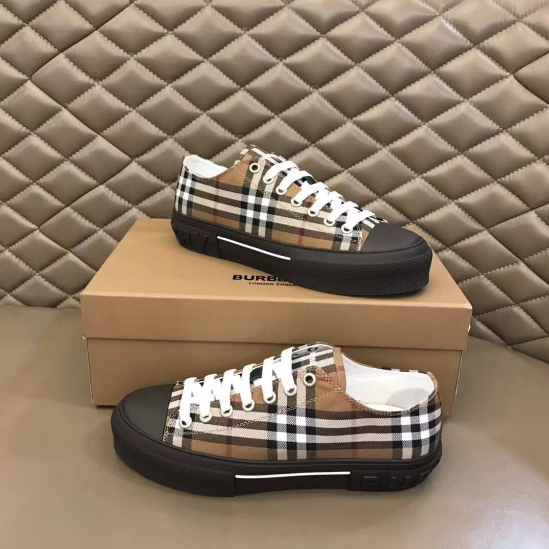Jul5316    Burberry    81.99$ gallery