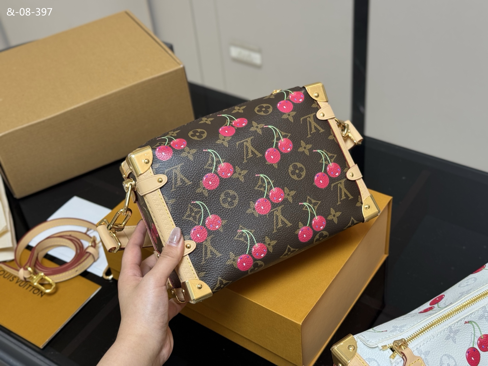 Jul5568        LV   85$ gallery