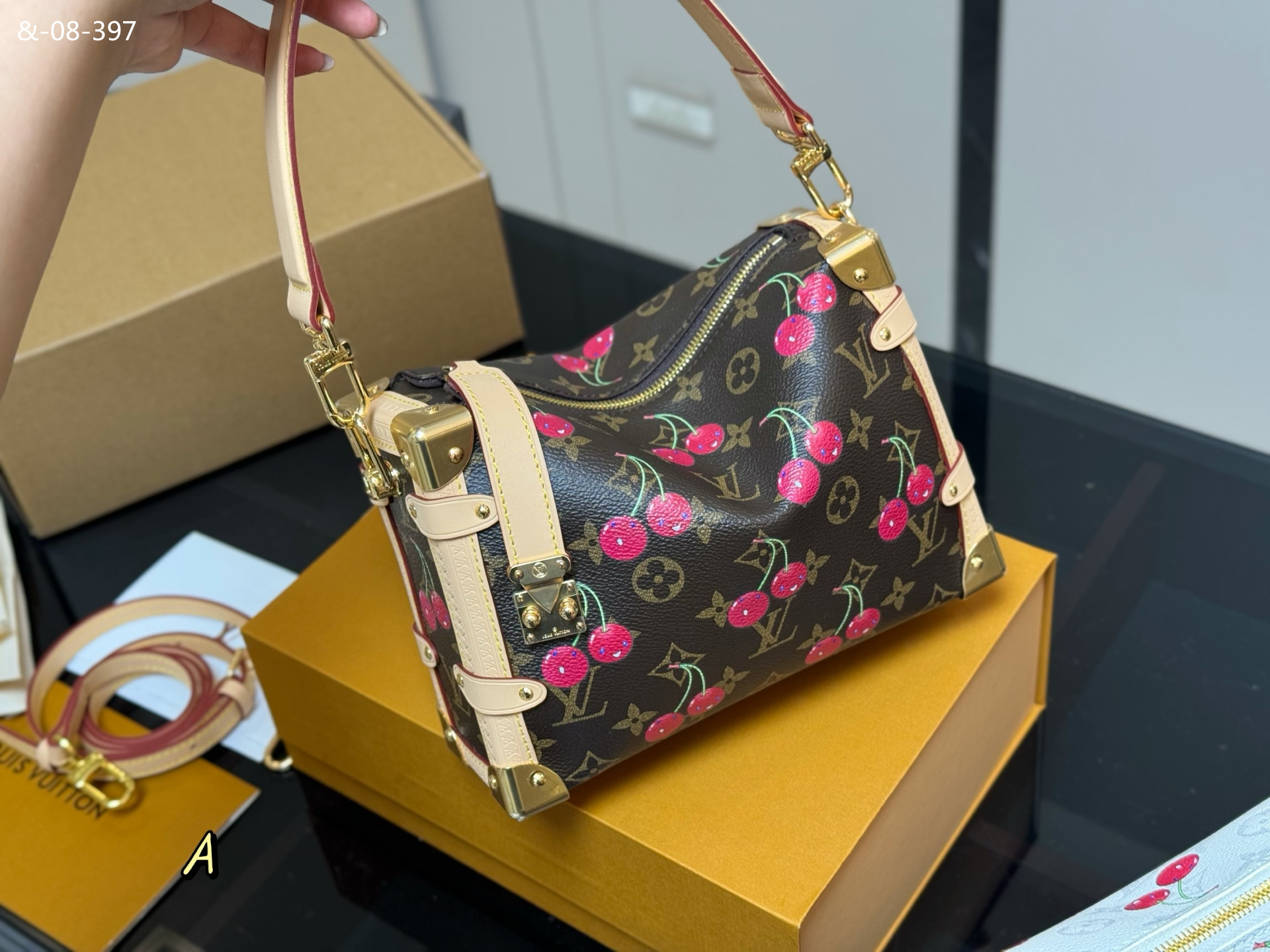 Jul5568        LV   85$ gallery