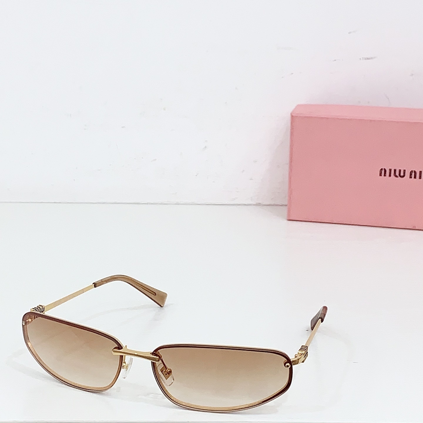 Jul5748      MIUMIU  49.99$ gallery