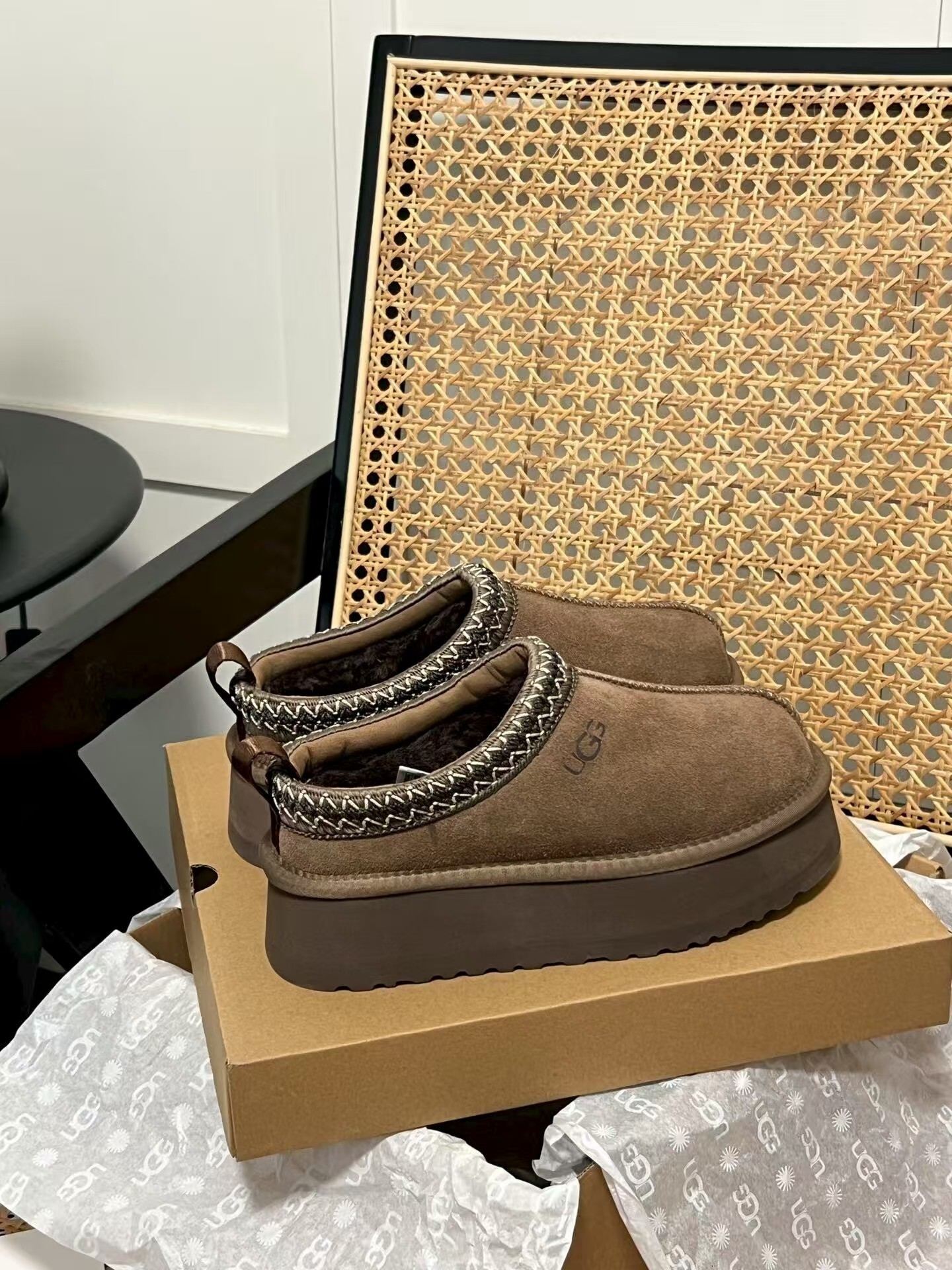 Jul5867   UGG    59.99$ gallery