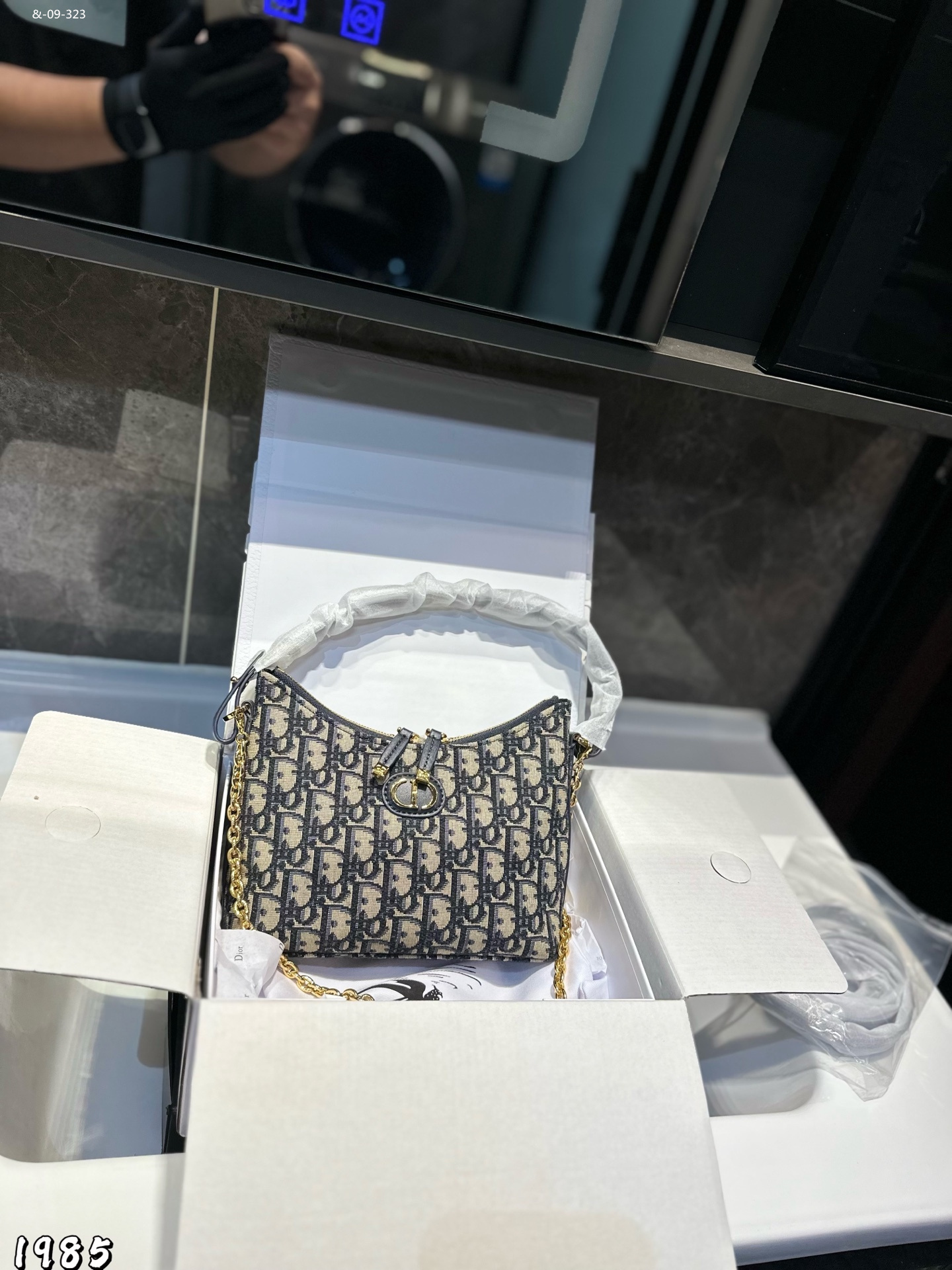 Jul5889      69.99$       DIOR gallery